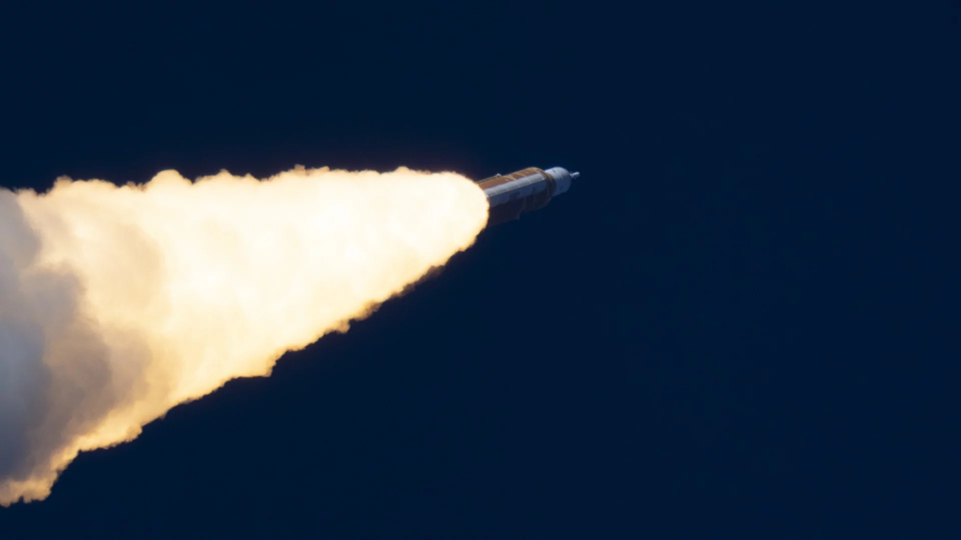 Астронавтите от Артемида II откриха нещо неочаквано на Луната още с пристигането си