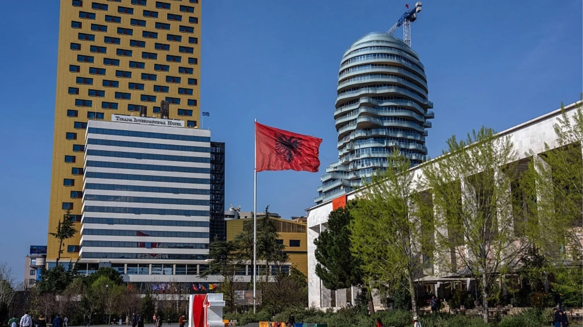 Корумпираните магистрати - вън! Как Албания направи това, за което България само мечтае