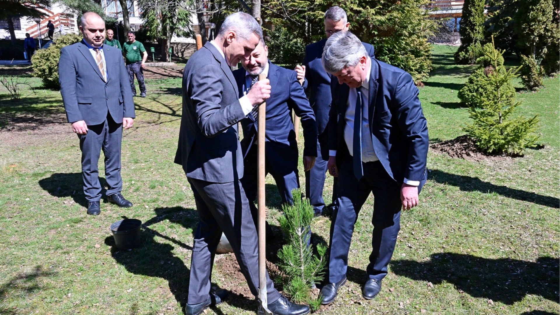 Премиерът сравни горите с демокрацията: Отбелязваме Седмица на гората с увеличен запас