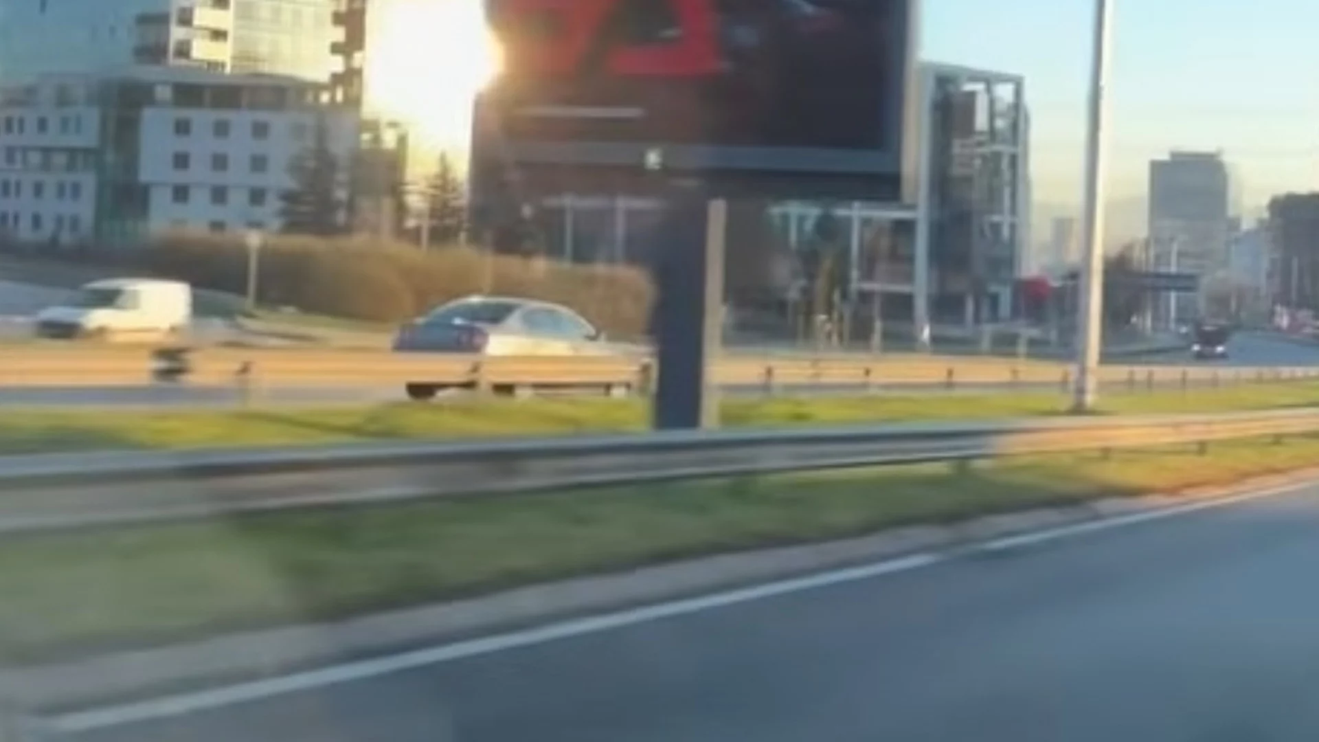 С пълна газ в насрещното платно на бул. "България" в София: Не е майтап (ВИДЕО)