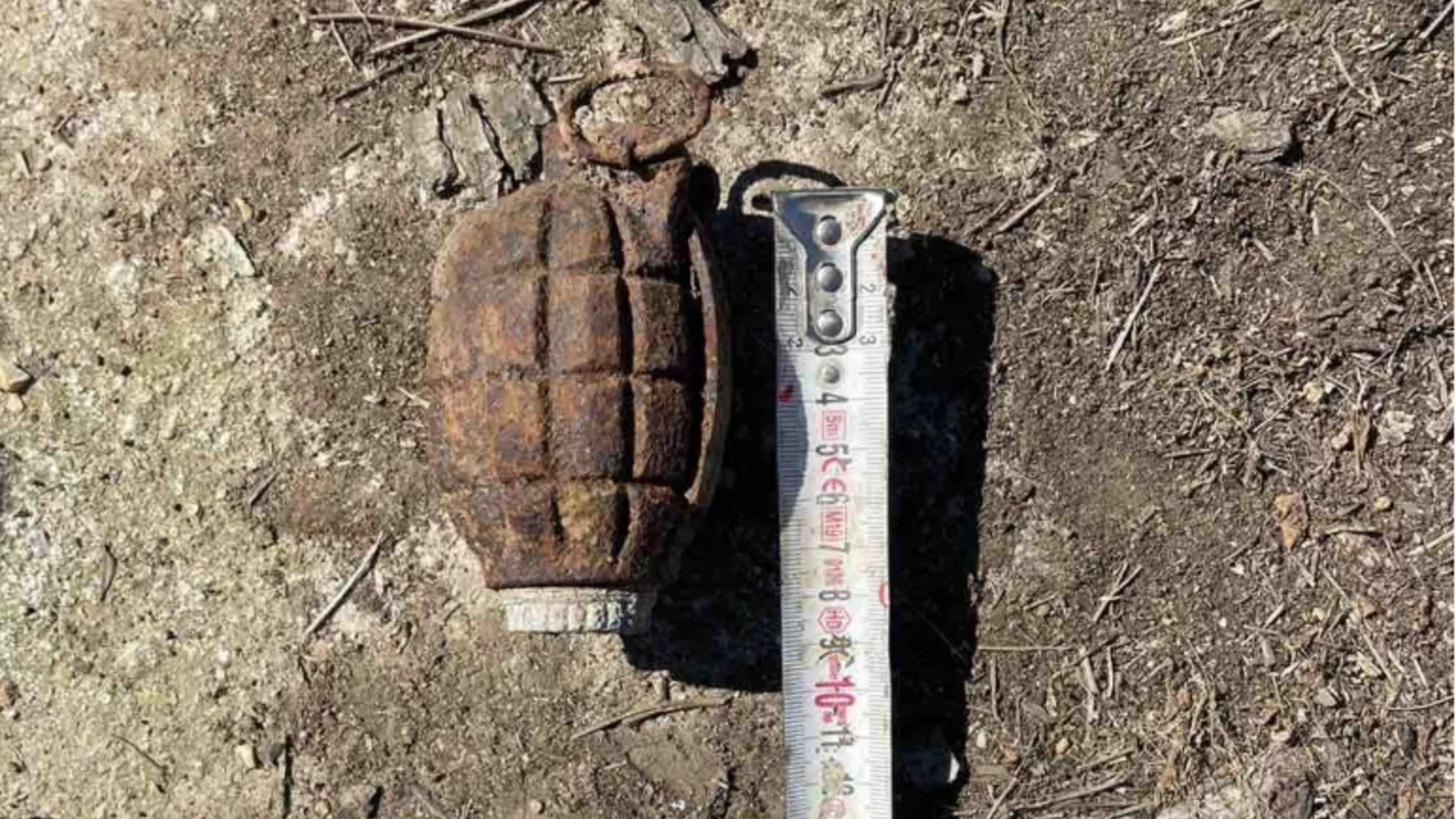 Два невзривени боеприпаса обезвредиха военните