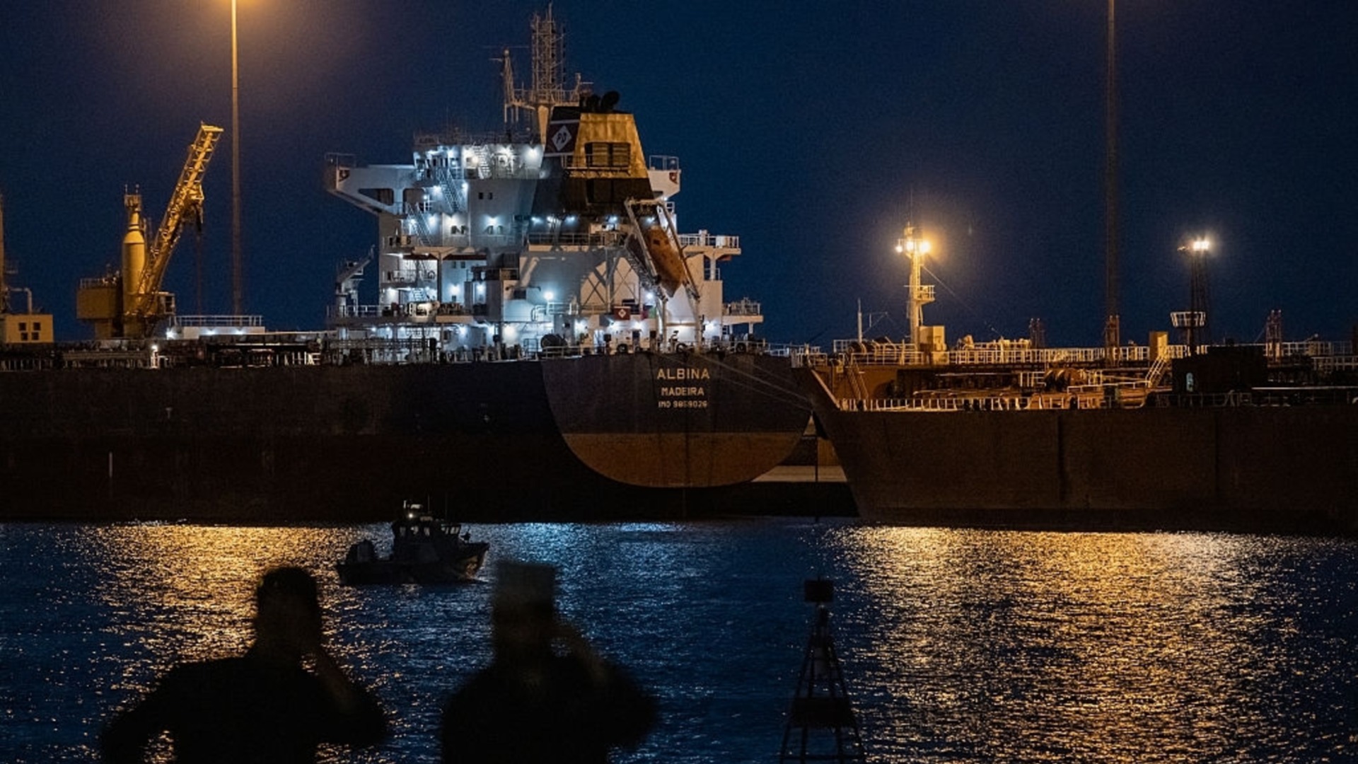 Криза като при Covid-19 или дори рецесията от 70-е години: Сценариите, ако Ормузкия проток остане блокиран още месец