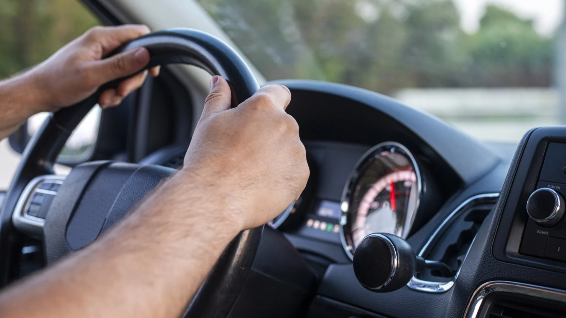 Бензин, ток или дизел? Голямото сравнение на разходите при рекордните цени на горивата