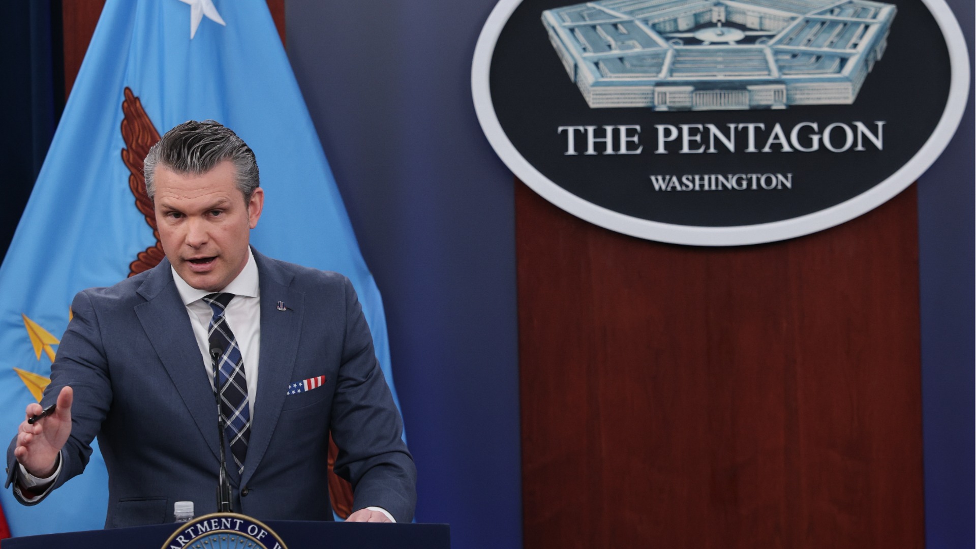 Огромен скандал в САЩ: Искат импийчмънт на Пийт Хегсет