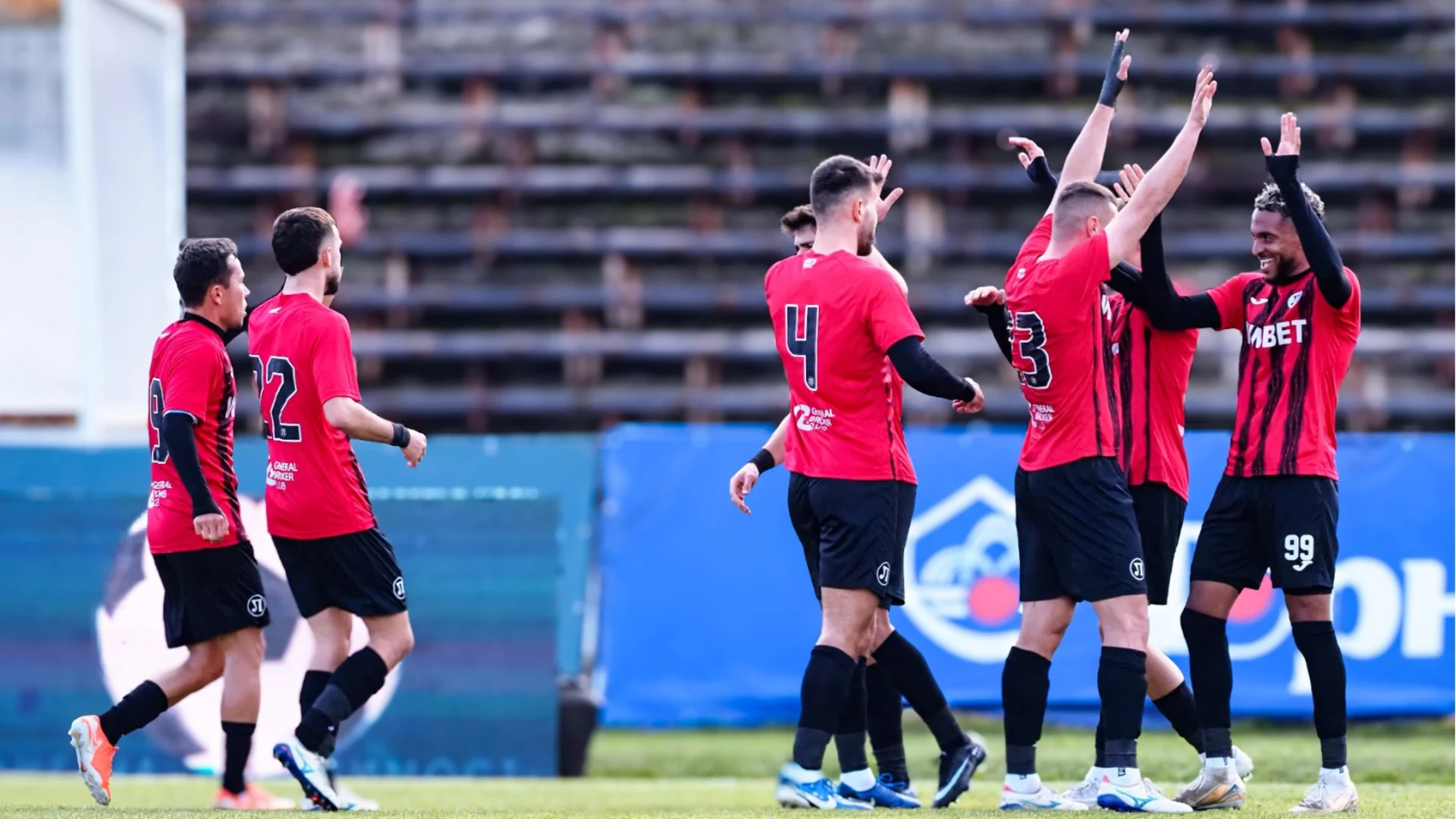 Ще потекат ли реки от пари? Чуждестранни инвеститори искат да влязат в тим от Първа лига!