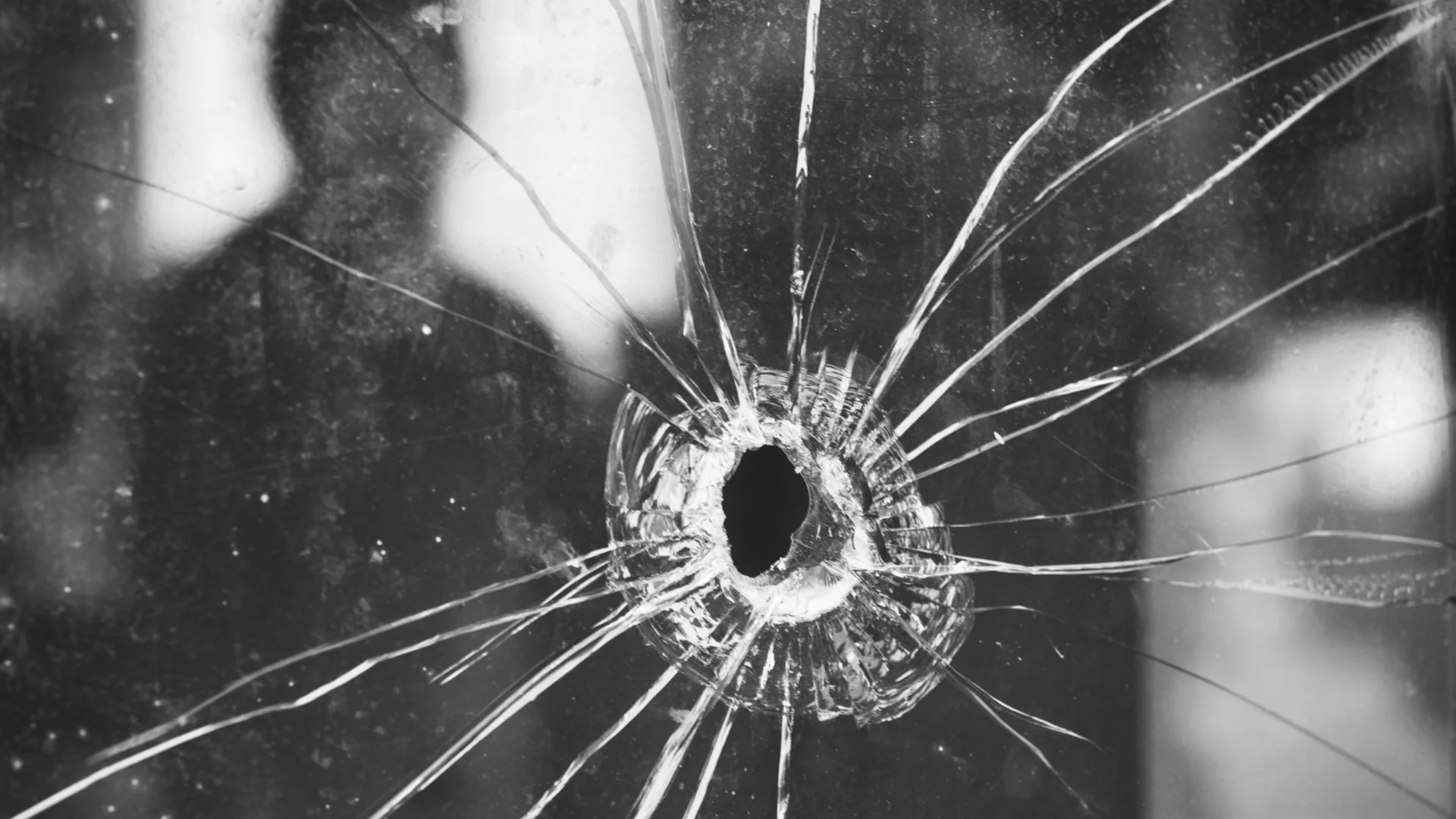 Простреляха известен рапър пред казино, състоянието му е неясно