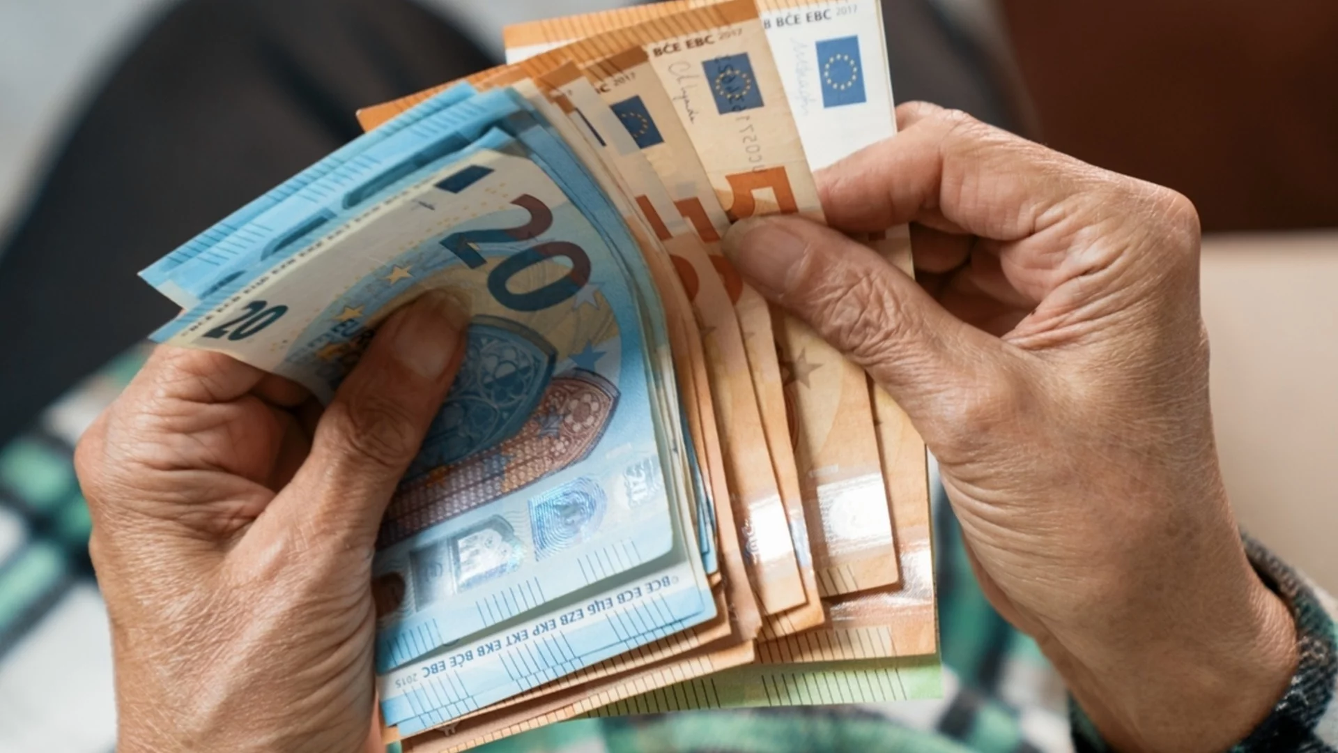 След 15-ти април: Еврата ще идват на талази при тези зодиакални знаци