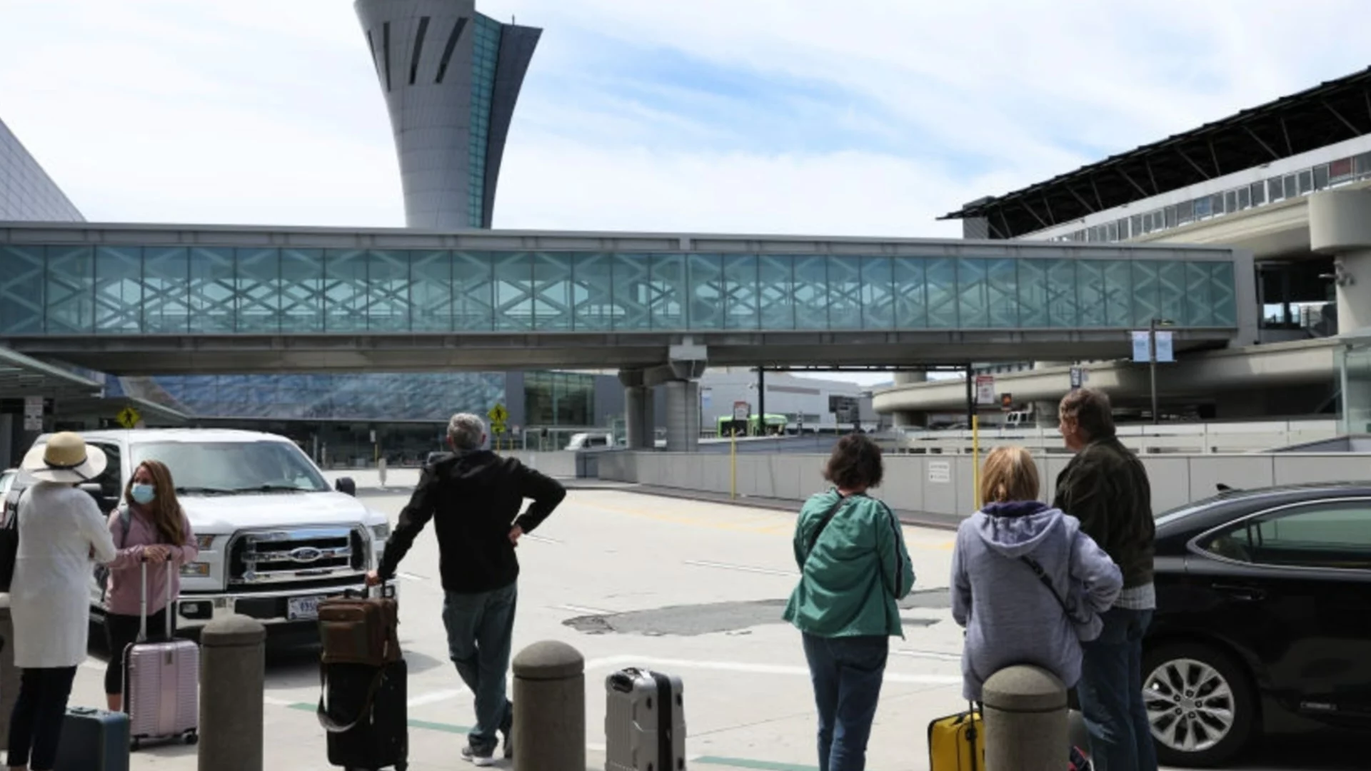 Летища в Италия останаха без авиационно гориво