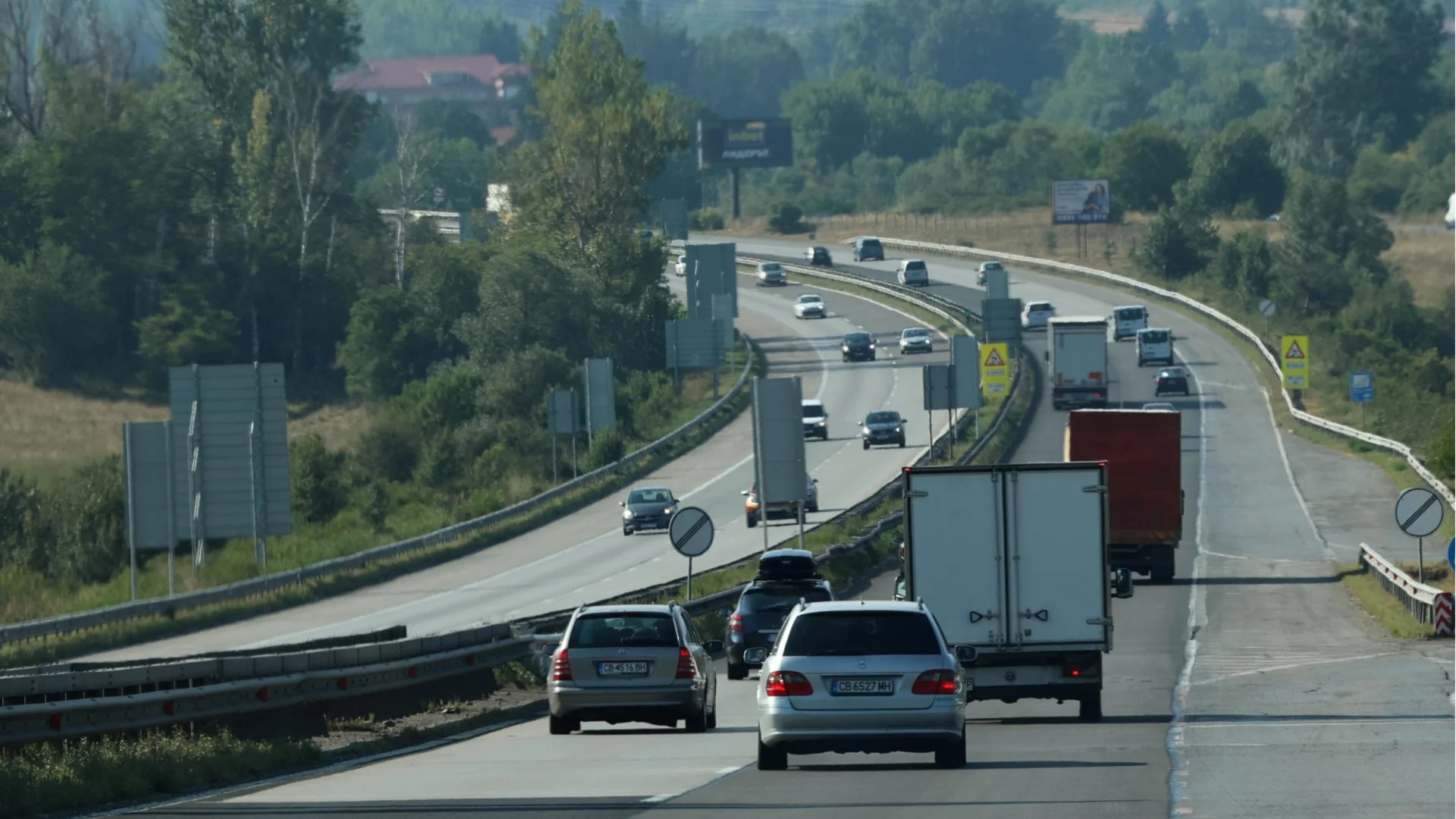 Голямото пътуване за Великден: Ограничават тировете по магистралите