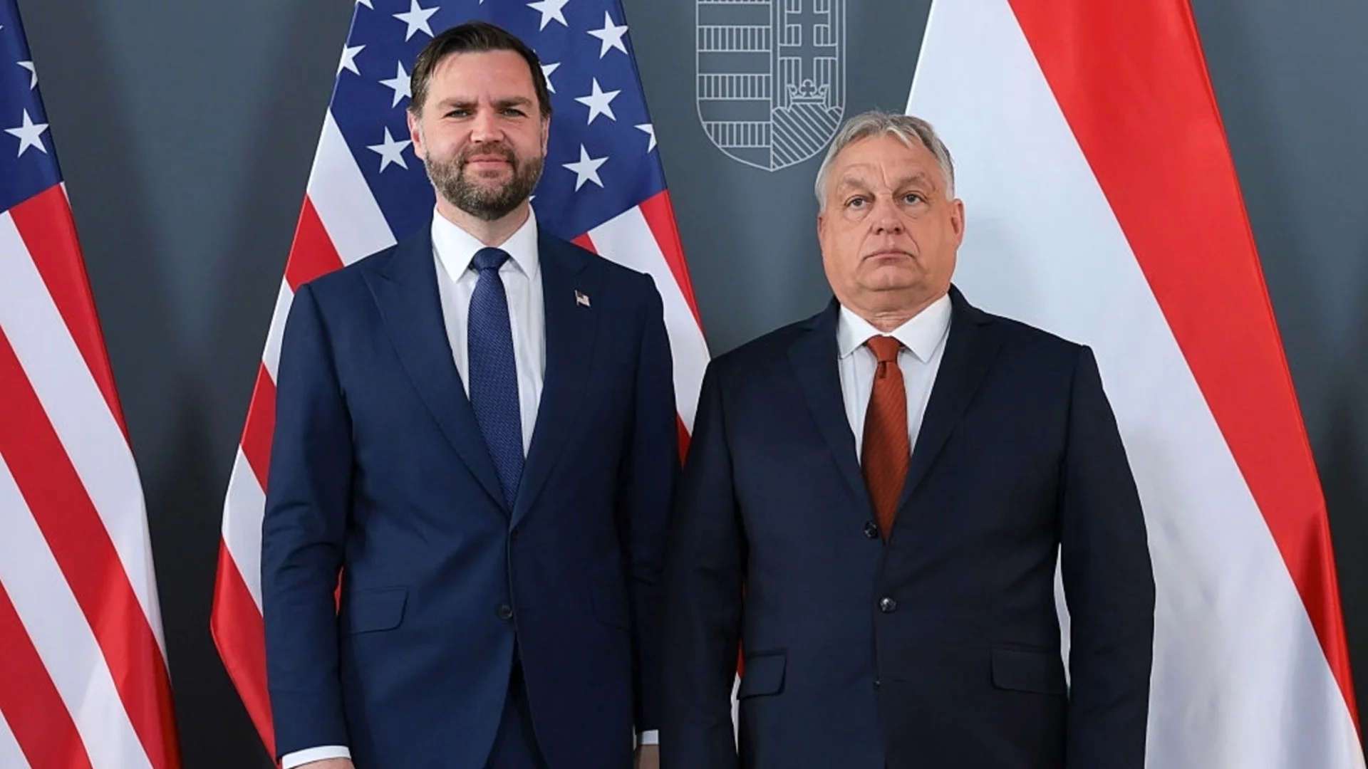 Джей Ди Ванс размаха пръст на Европа и Украйна заради Орбан, докато унгарският лидер "мишкува" пред Путин (ВИДЕО)