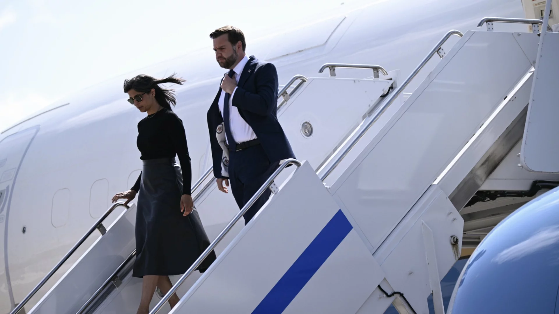 В подкрепа на Орбан преди изборите: Джей Ди Ванс пристига в Унгария (ВИДЕО)