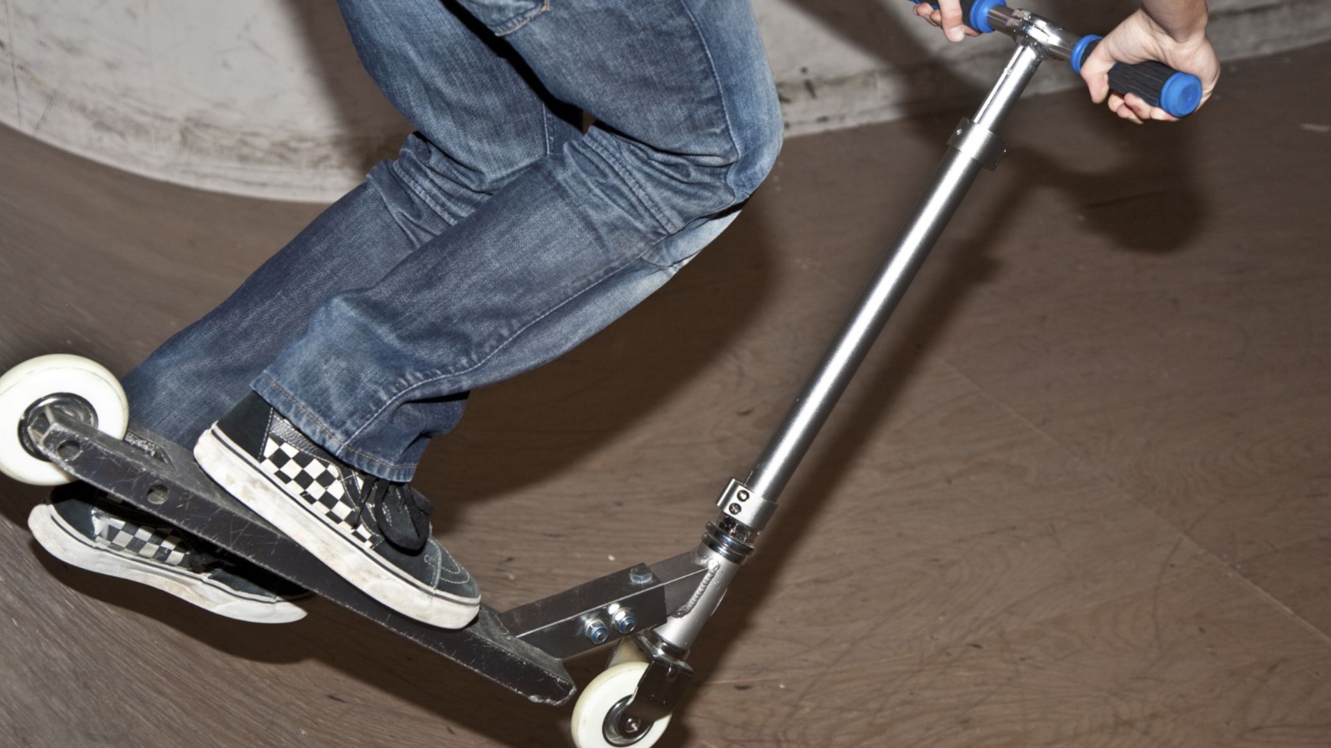 Блъснал се в мотокар: Мъж пострада на електрическа тротинетка