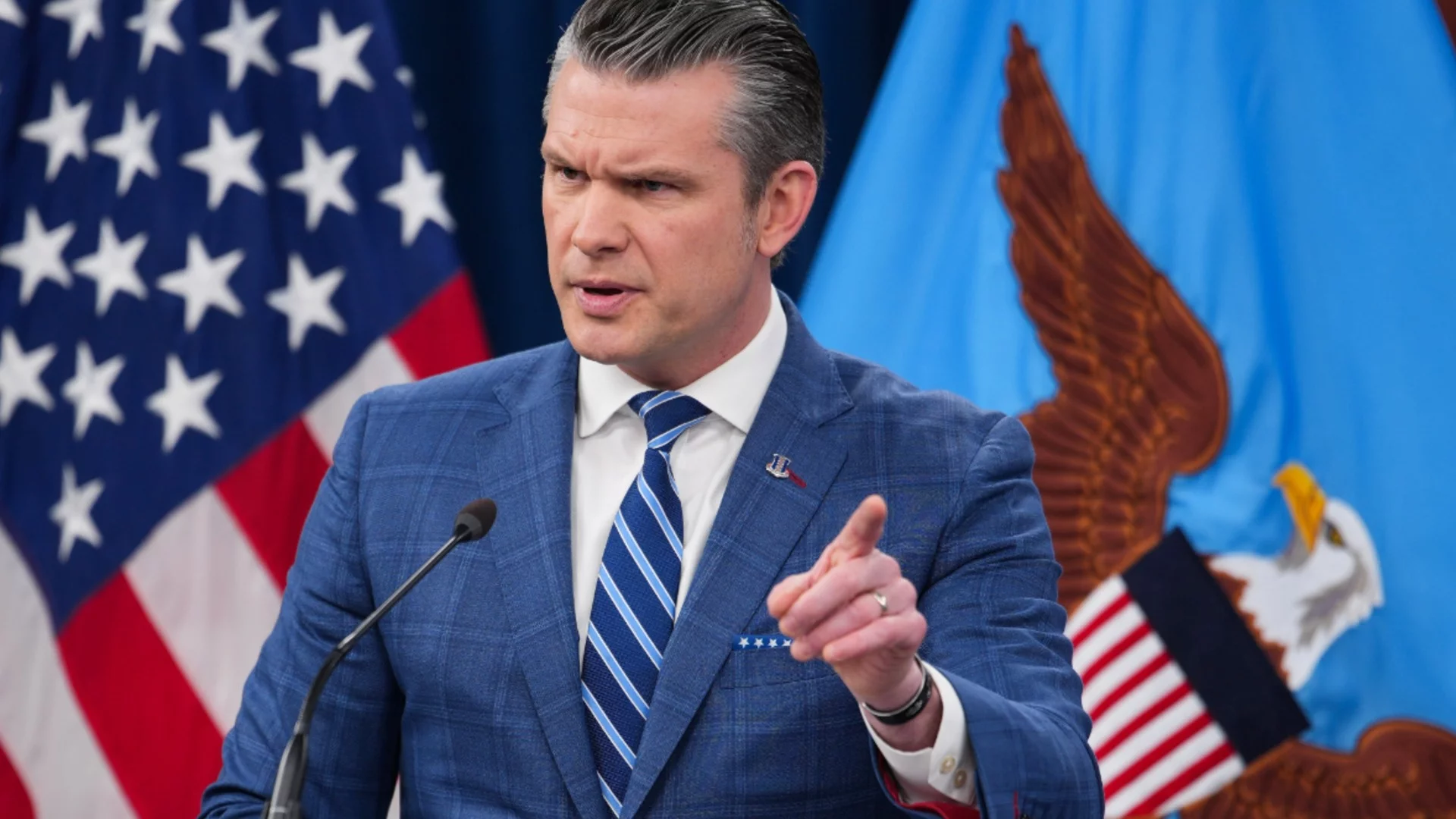 Иран може да отвори Ормузкия проток още утре, според Хегсет вече е отворен (СНИМКИ)