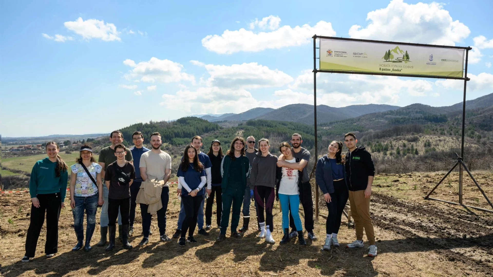 Служители на Yettel засадиха близо 500 дръвчета в района на София