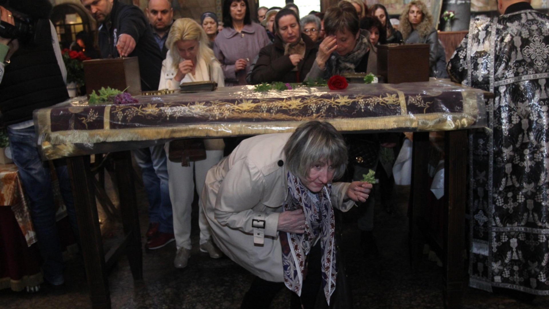 На Разпети петък: Лъв, Козирог + още 2 зодии ще минат под масата и ще излязат по-богати