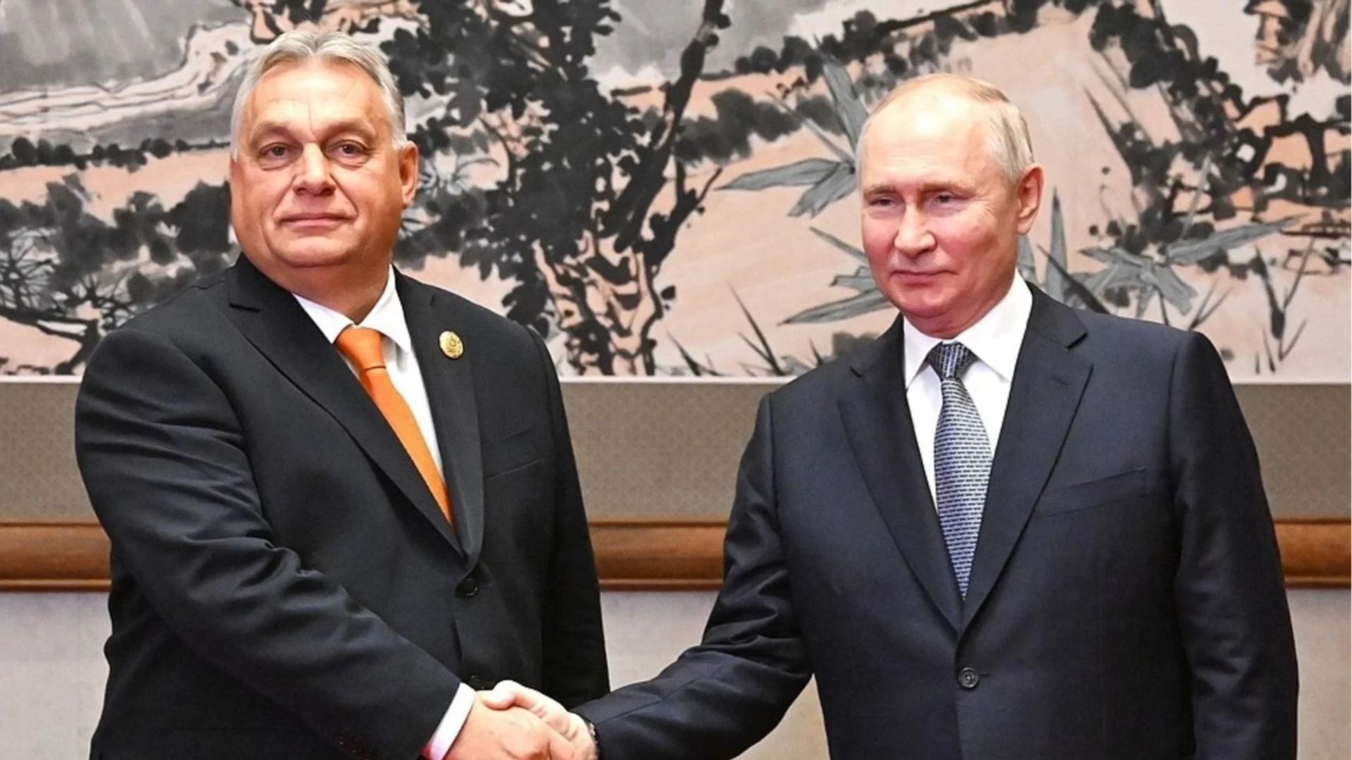 Преди изборите: Орбан предал "ключовете" за Унгария на Путин с 12-точков документ