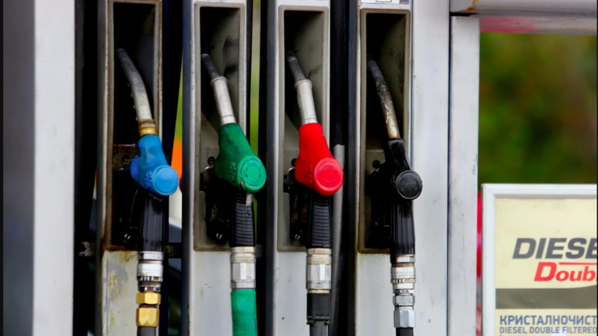 Финансовият министър с оптимистична прогноза за цените на горивата