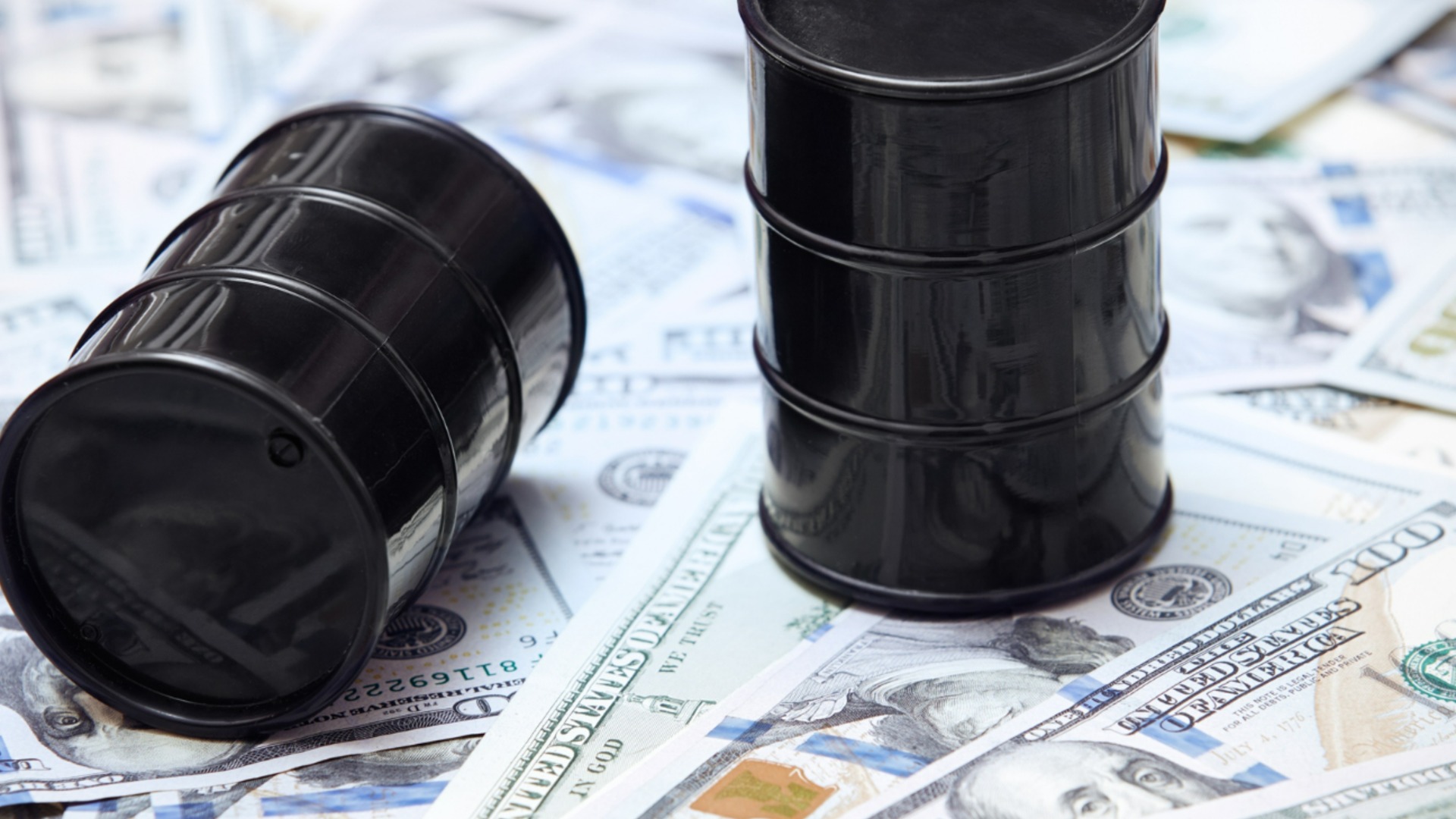 Край на скъпия петрол? Сривът в котировките след споразумението с Иран тепърва започва