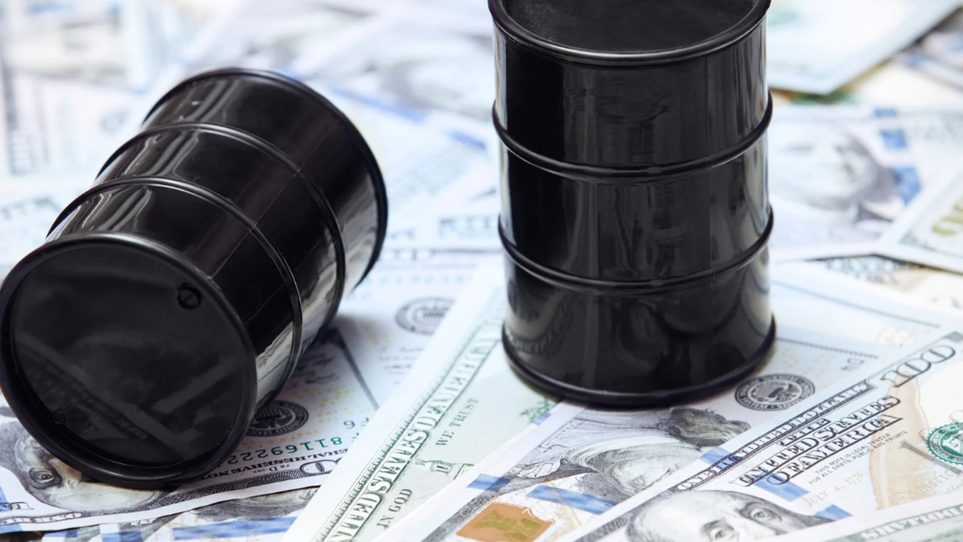 Край на скъпия петрол? Сривът в котировките след споразумението с Иран тепърва започва