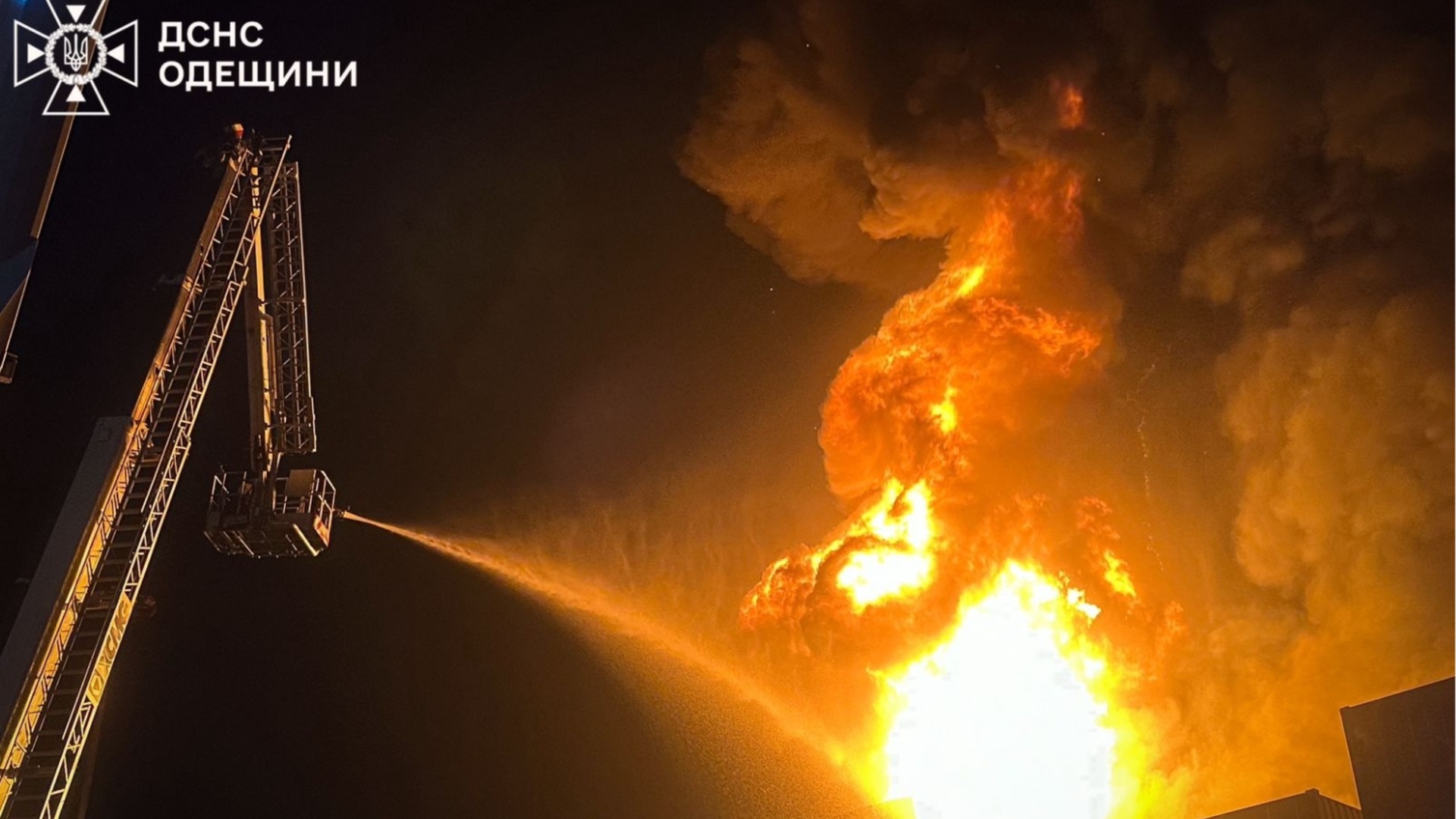 Война на дронове: Удар край арсенал в Русия и в окупирания Луганск, отново щети по пристанищата в Одеса (ВИДЕО)