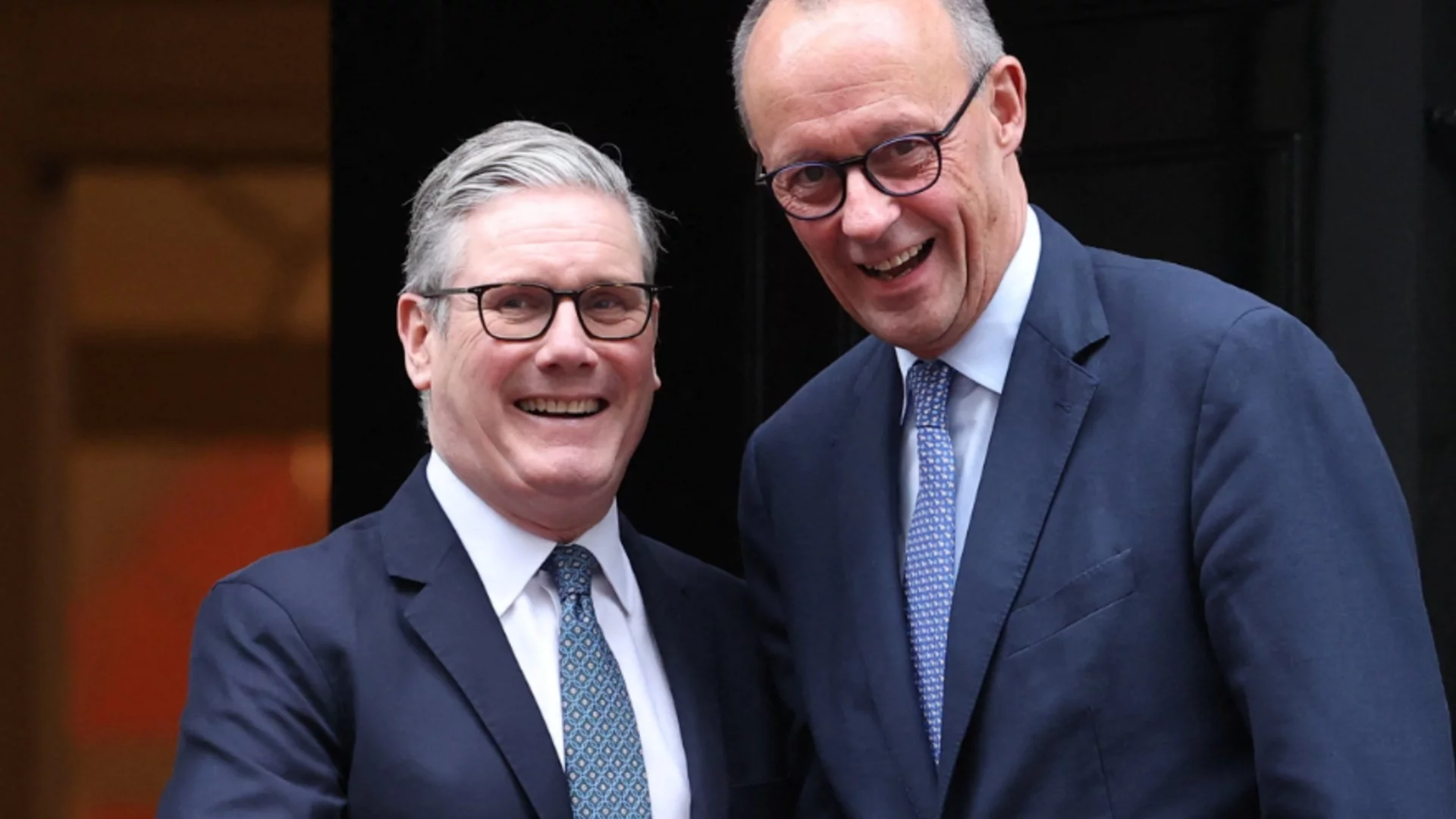 Мерц и Стармър приветстват примирието в Иран