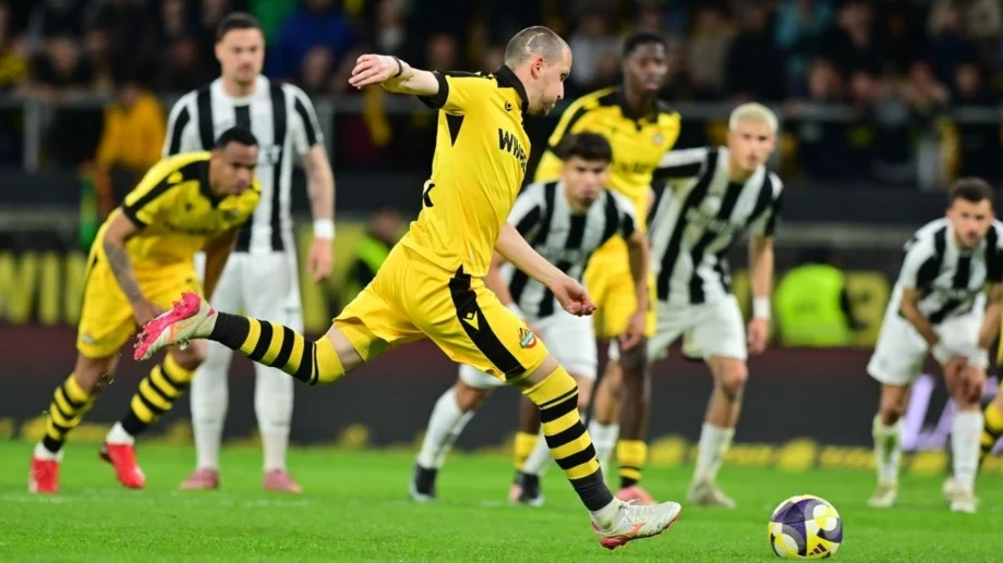 Пред 10 хиляди на "Колежа": Ботев Пловдив и Локомотив Пловдив спретнаха лудо дерби