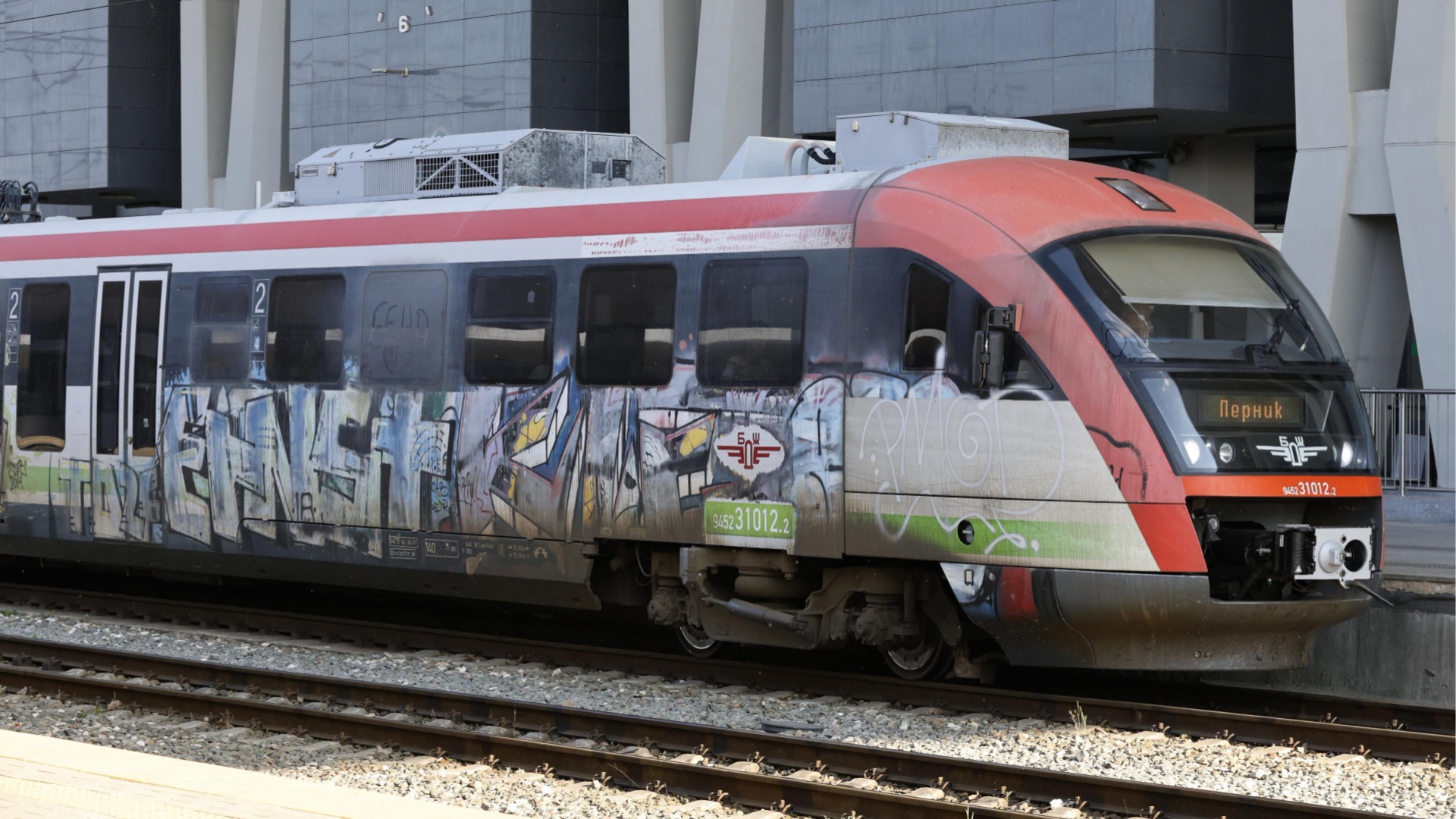 Празнично пътуване: БДЖ пуска хиляди допълнителни места във влаковете