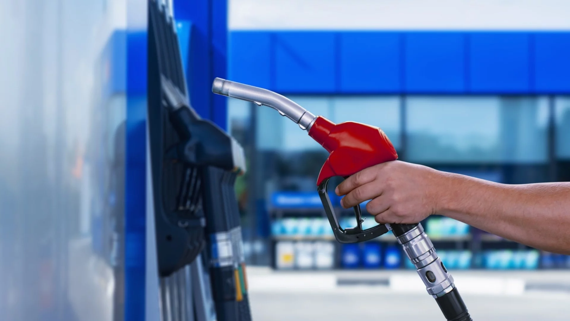 "Горивата няма да поевтинеят от днес за утре": Мартин Владимиров обясни защо