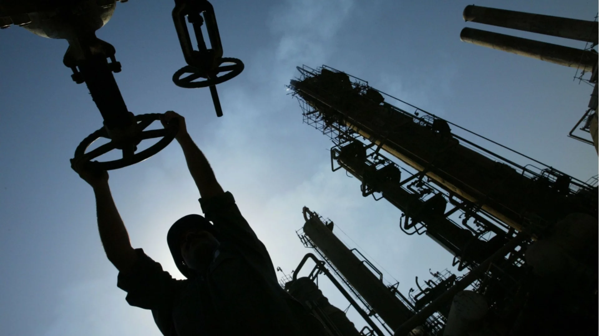 Прогноза: И след отварянето на Ормузкия проток доставките на авиогориво няма да се възобновят с месеци. А цените?