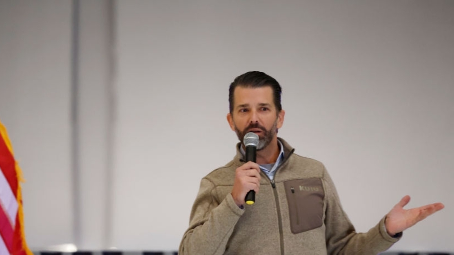 „Демокрацията ни създава проблеми“: Тръмп младши с критика към ЕС и хвалби по Орбан (СНИМКИ)