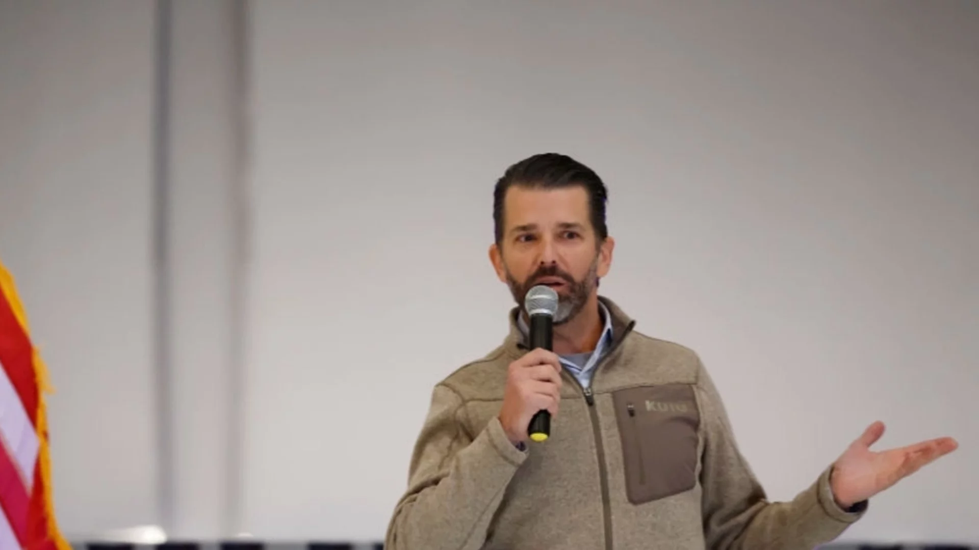 „Демокрацията ни създава проблеми“: Тръмп младши с критика към ЕС и хвалби по Орбан (СНИМКИ)