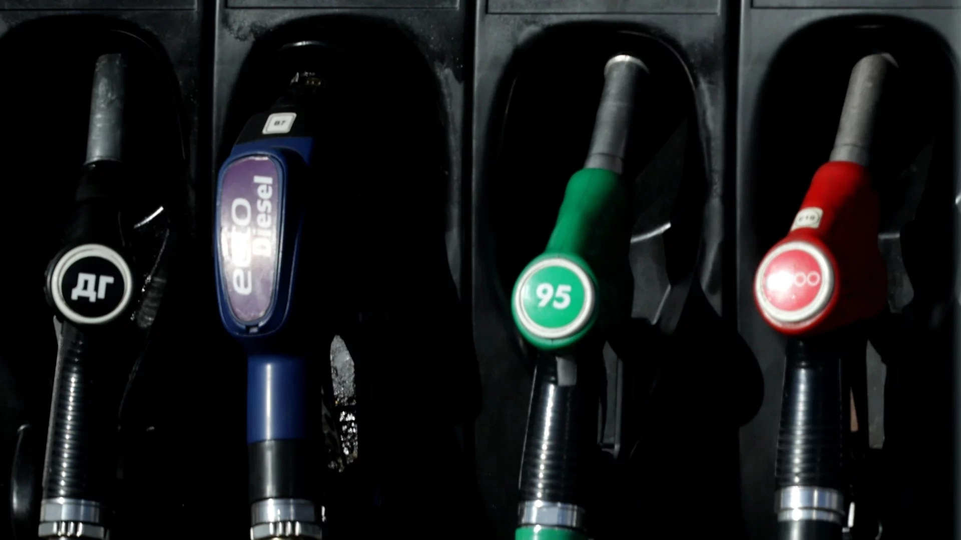 Чехия въвежда таван на цената на горивата