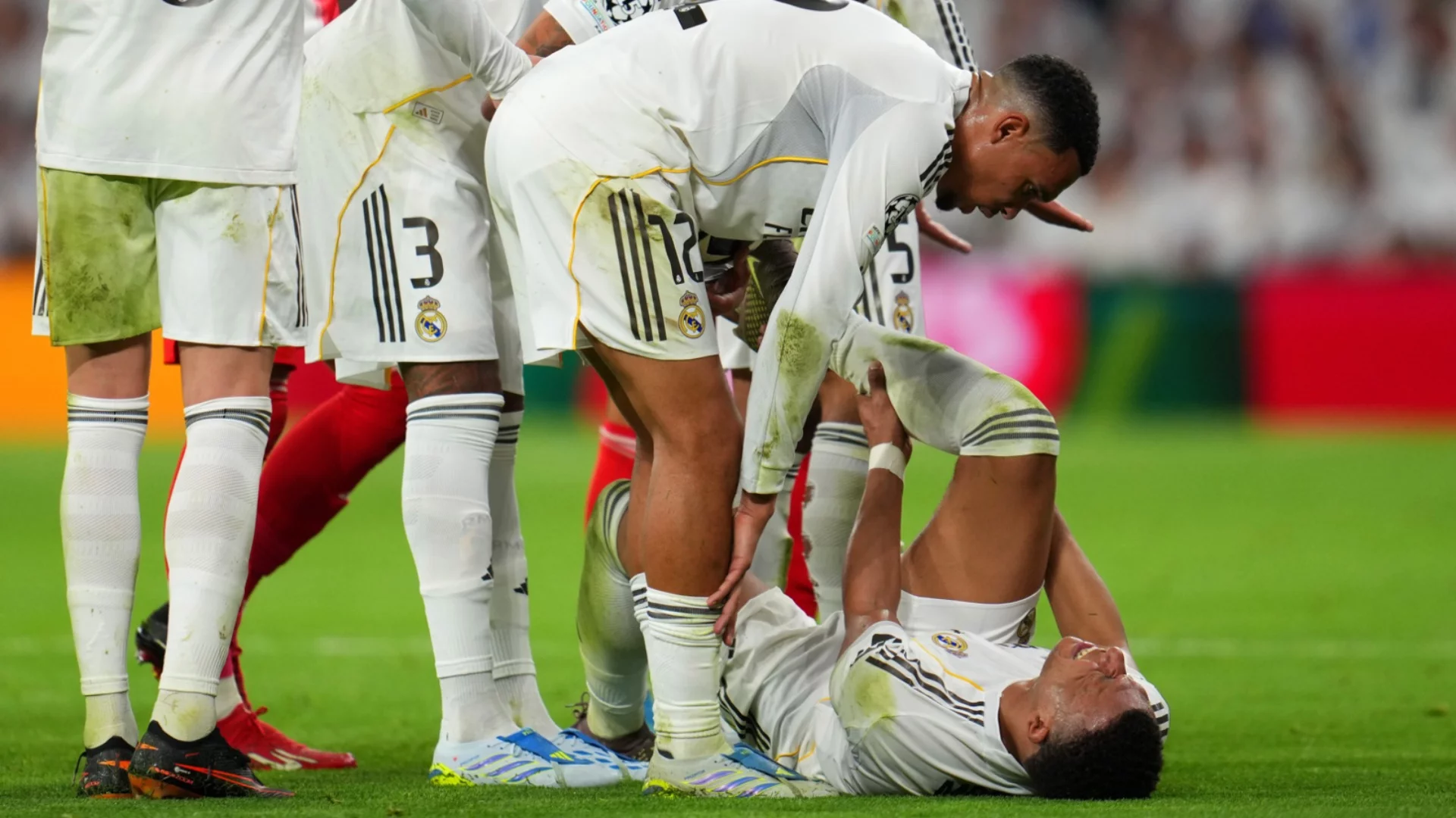 Кръв по терена и разкъсан чорап: Грозната сцена с Мбапе, от която можеше да има сериозни последствия