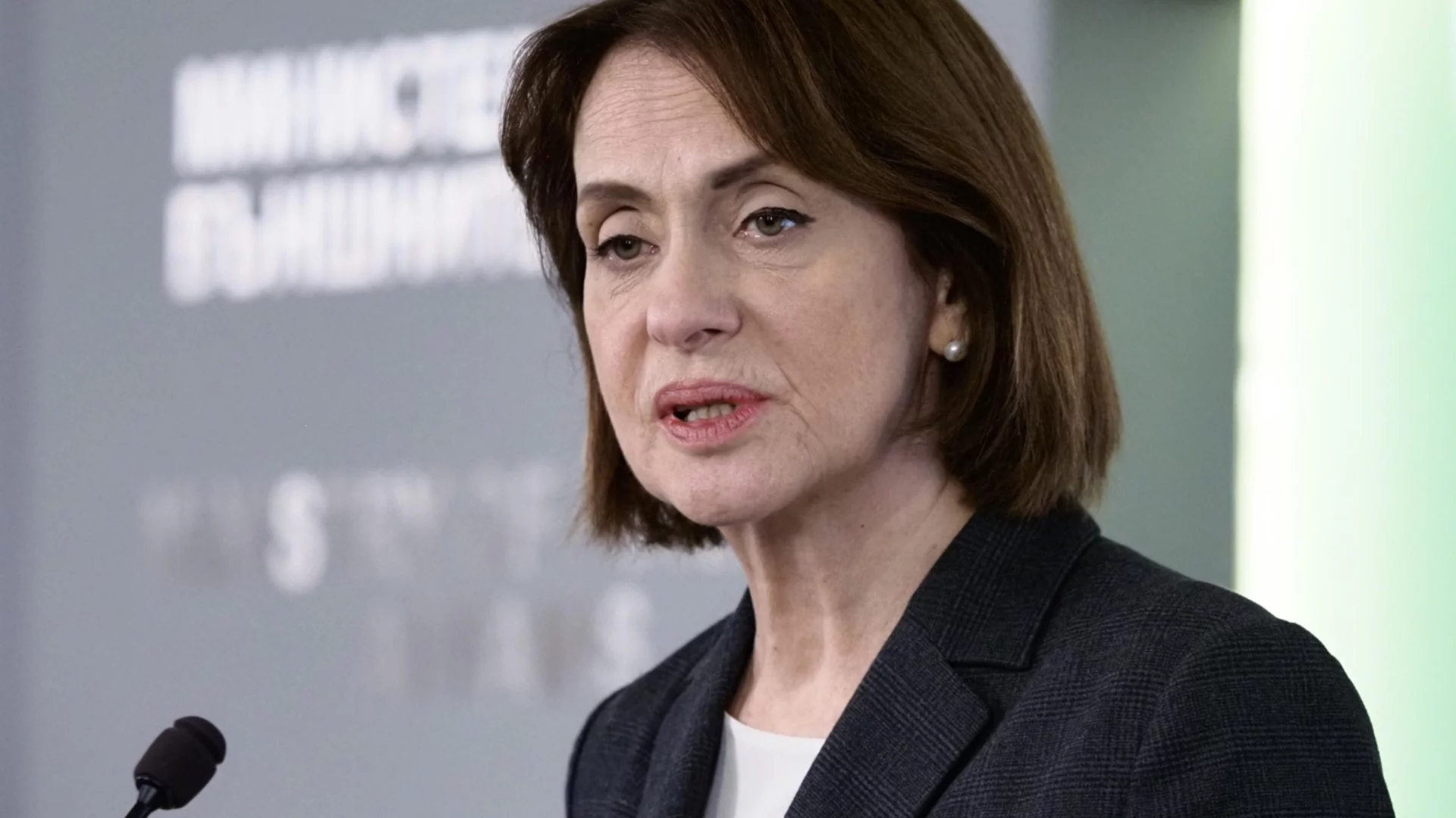 Скандалът с фалшивия поп: Как 12 македонски медии отразиха обидите срещу външния ни министър