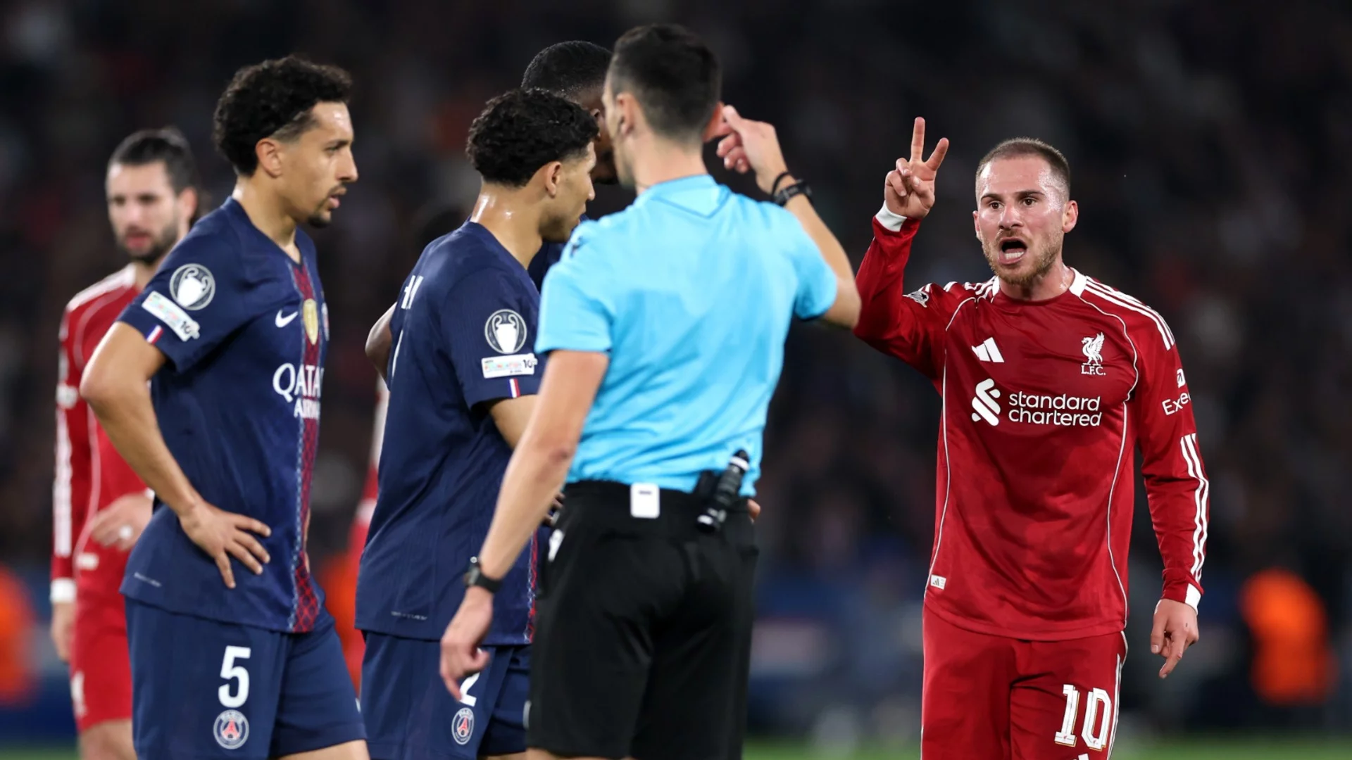 Гневната реакция на Ливърпул за недаден пряк свободен удар, който се усети като недадена дузпа (ВИДЕО)