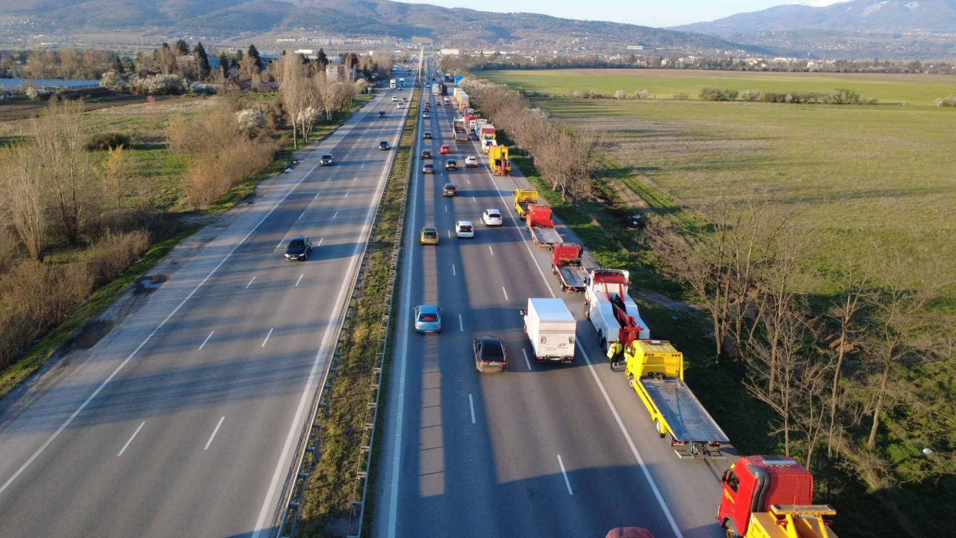 "Смачкват малкия бизнес и взимат софиянци за заложник": Найденов критикува протеста на пътната помощ