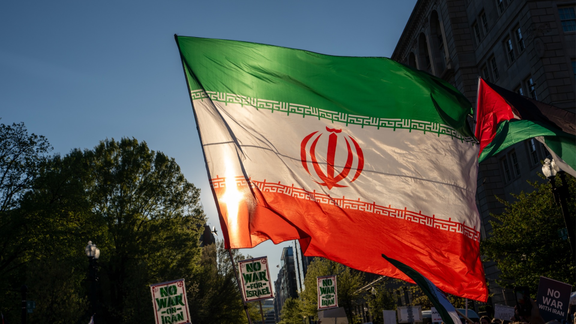 НА ЖИВО: Иран обвини САЩ в нарушаване на примирието