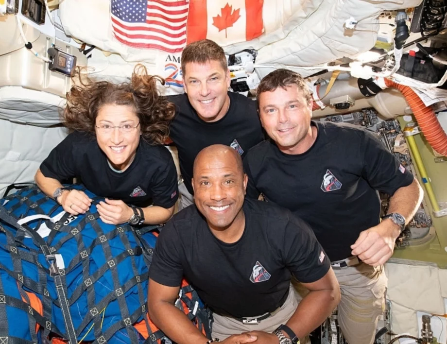 По пътя към дома: Астронавтите от "Артемида 2" са в шок от преживяното (ВИДЕО)