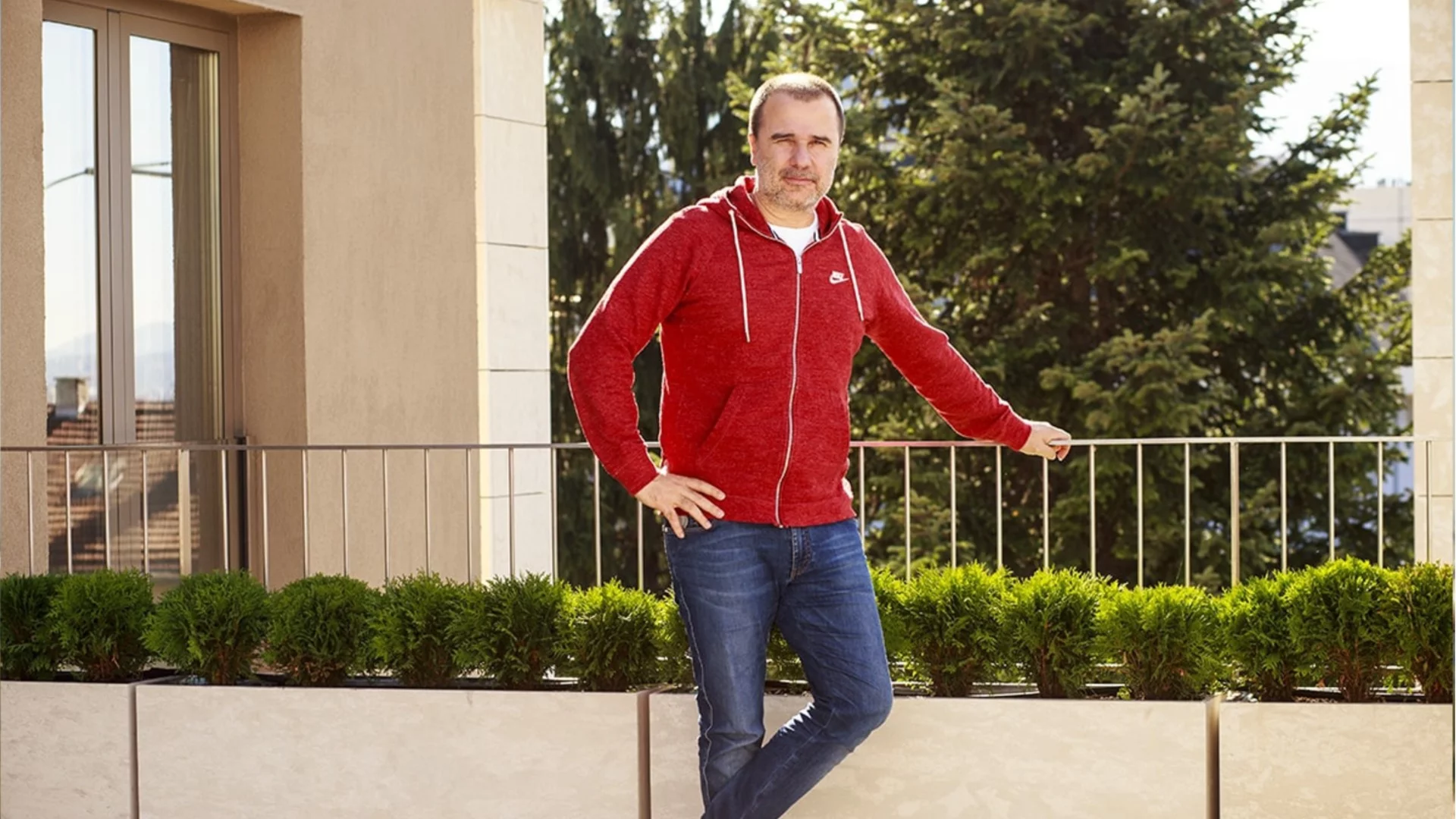 "Попи отсъди дузпа срещу Левски и след факс от Космоса отмени решението! Явно има интегриран ВАР в главата"