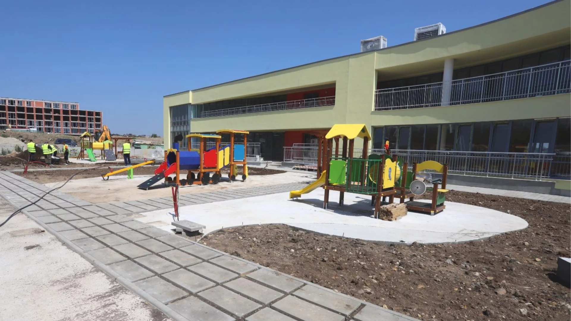 "Красива България" преобразява училища и болници в 49 общини