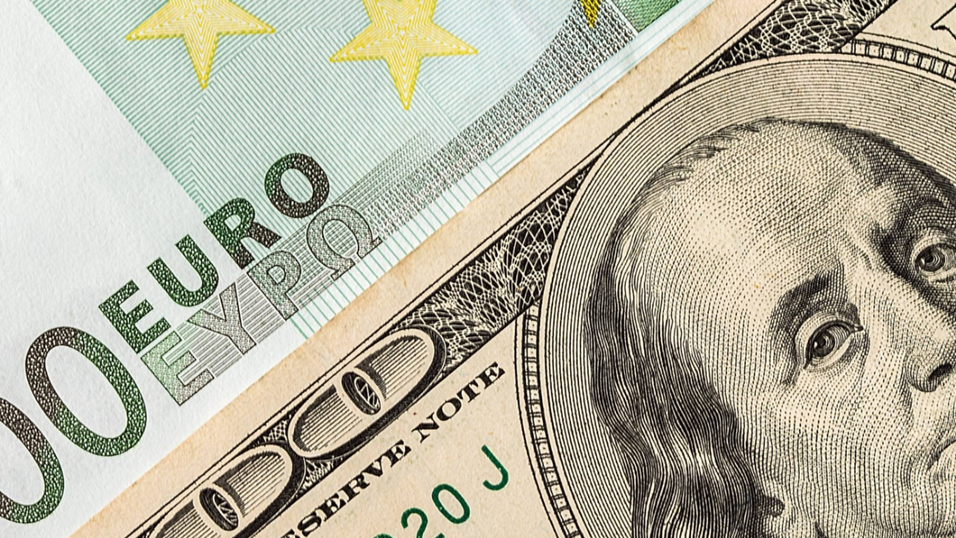 Еврото под натиск: Ще издържи ли ключовата граница спрямо долара или ни чака нов срив?