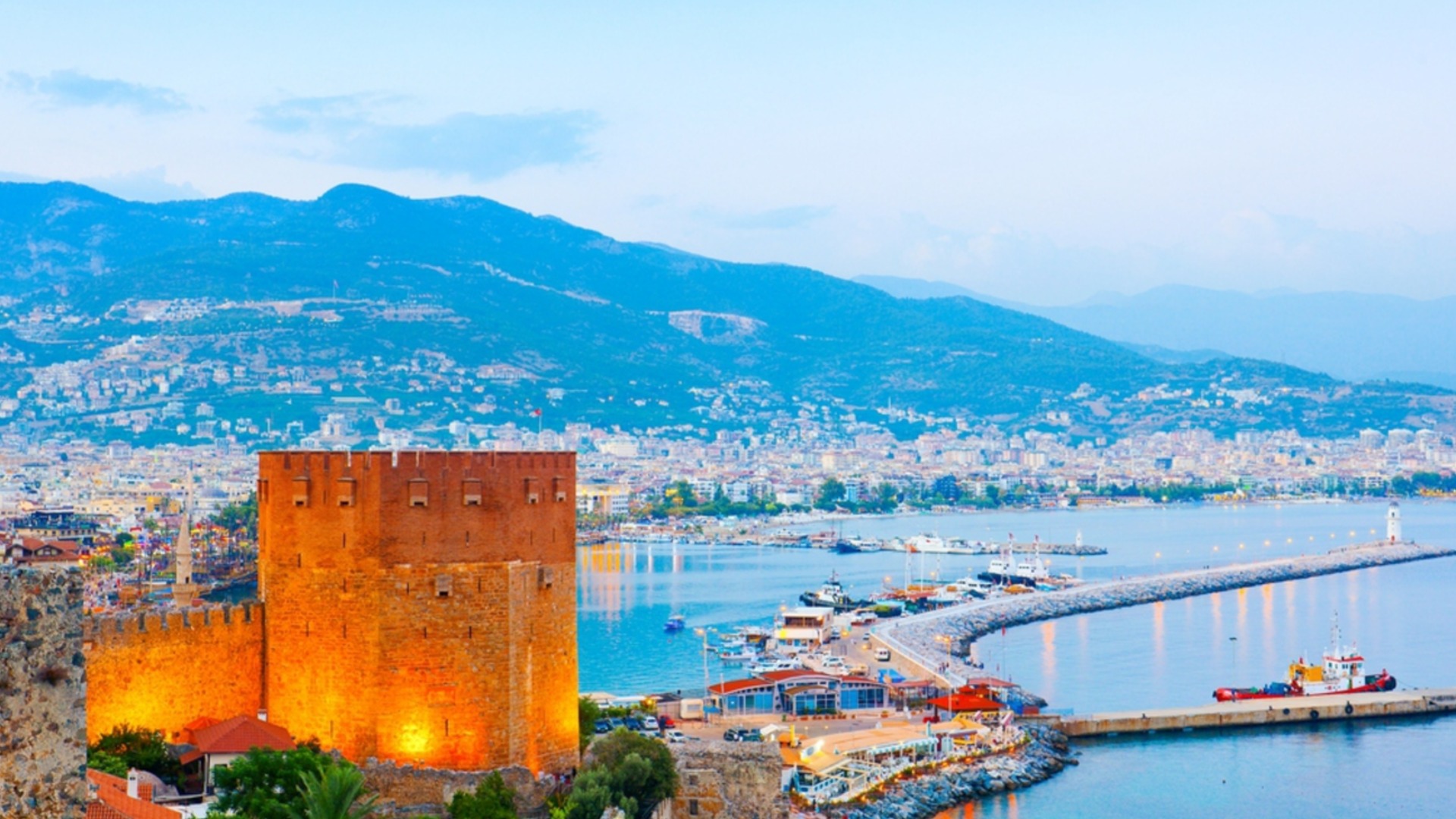 Заради кризата в Близкия изток: Срив на туристическите резервации в Турция