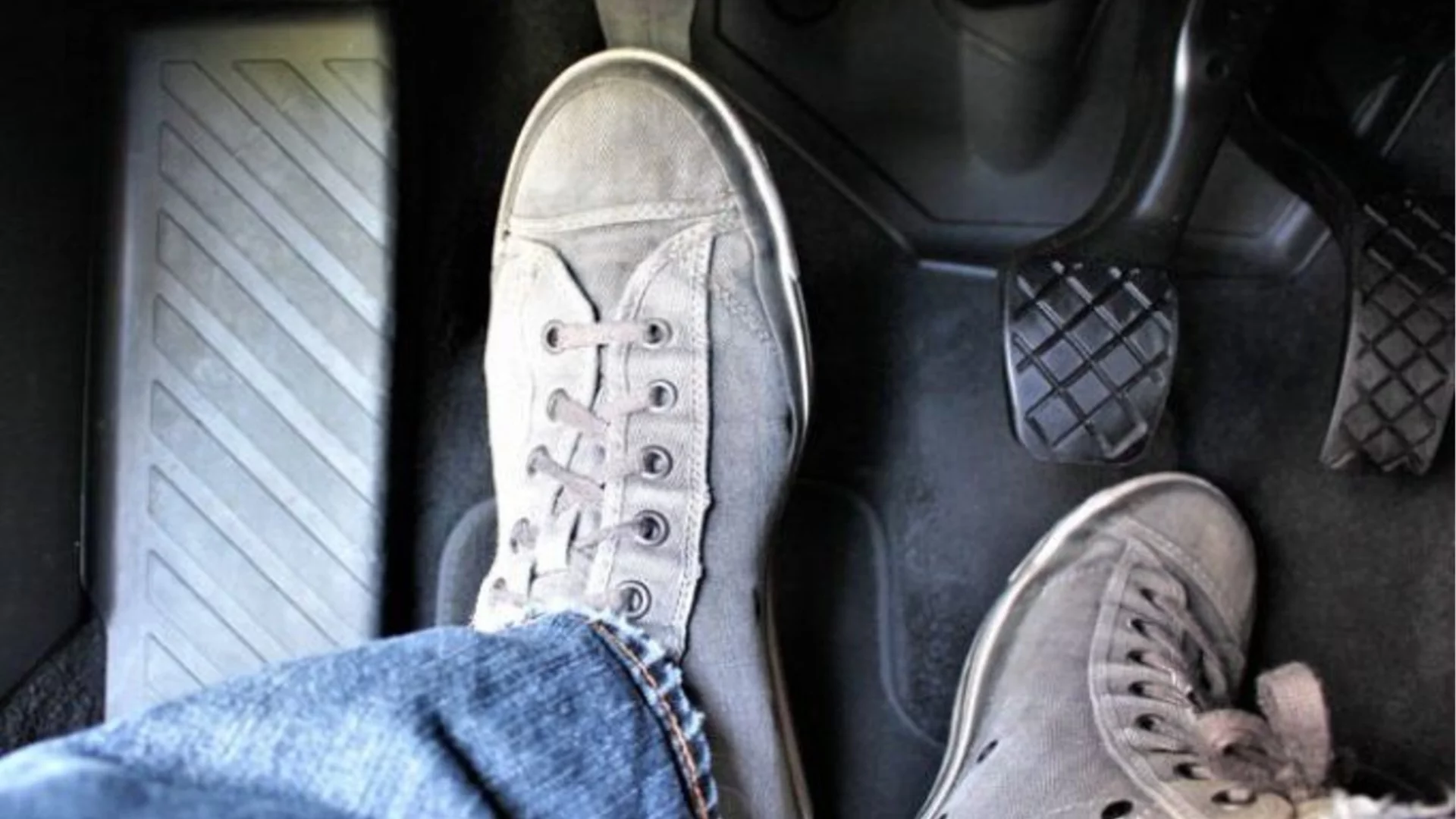 Как да се управлява кола, ако съединителят се развали