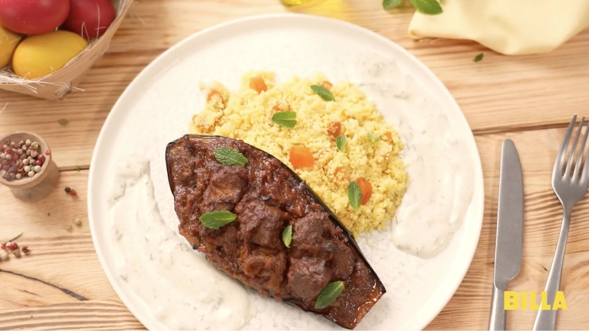 Ароматно Великденско агнешко в патладжан (ВИДЕО)