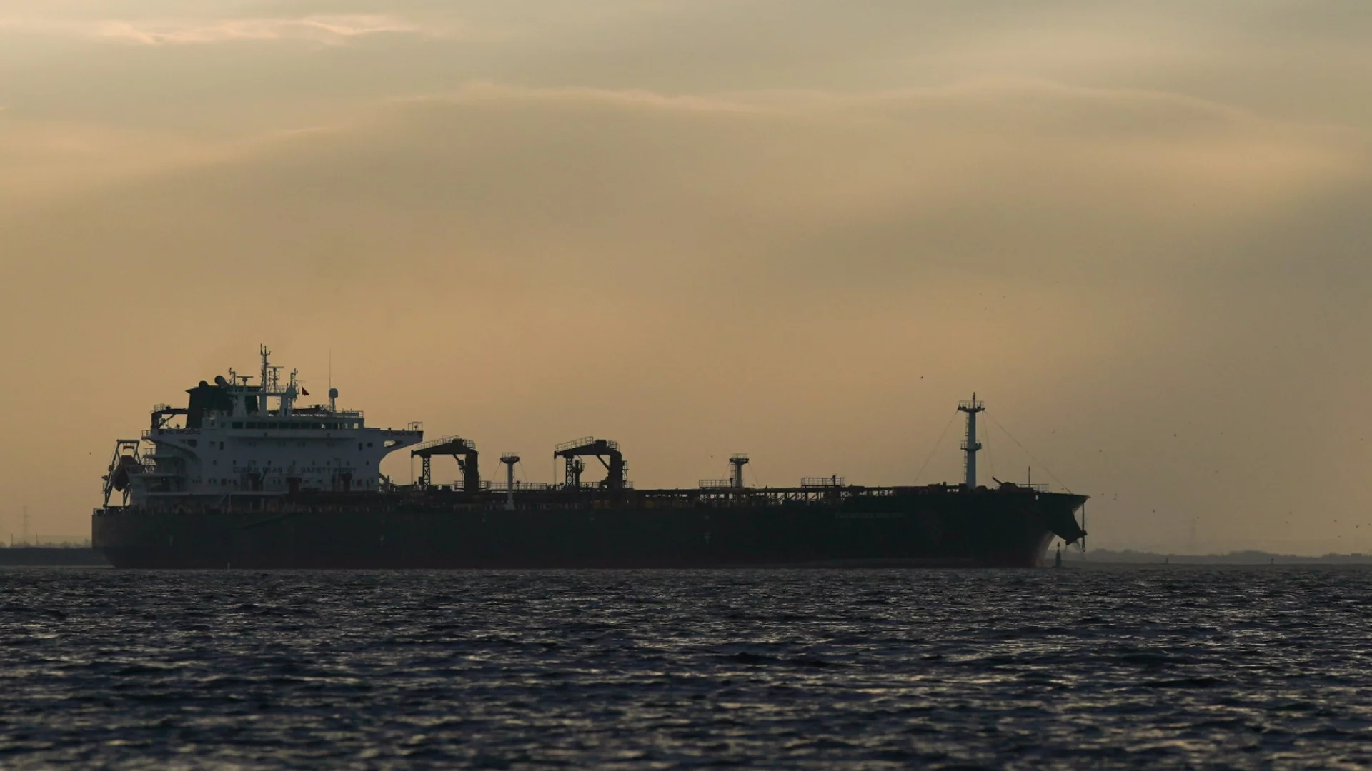 Затвор и глоби: Готвят се френски крути мерки срещу руския сенчест флот