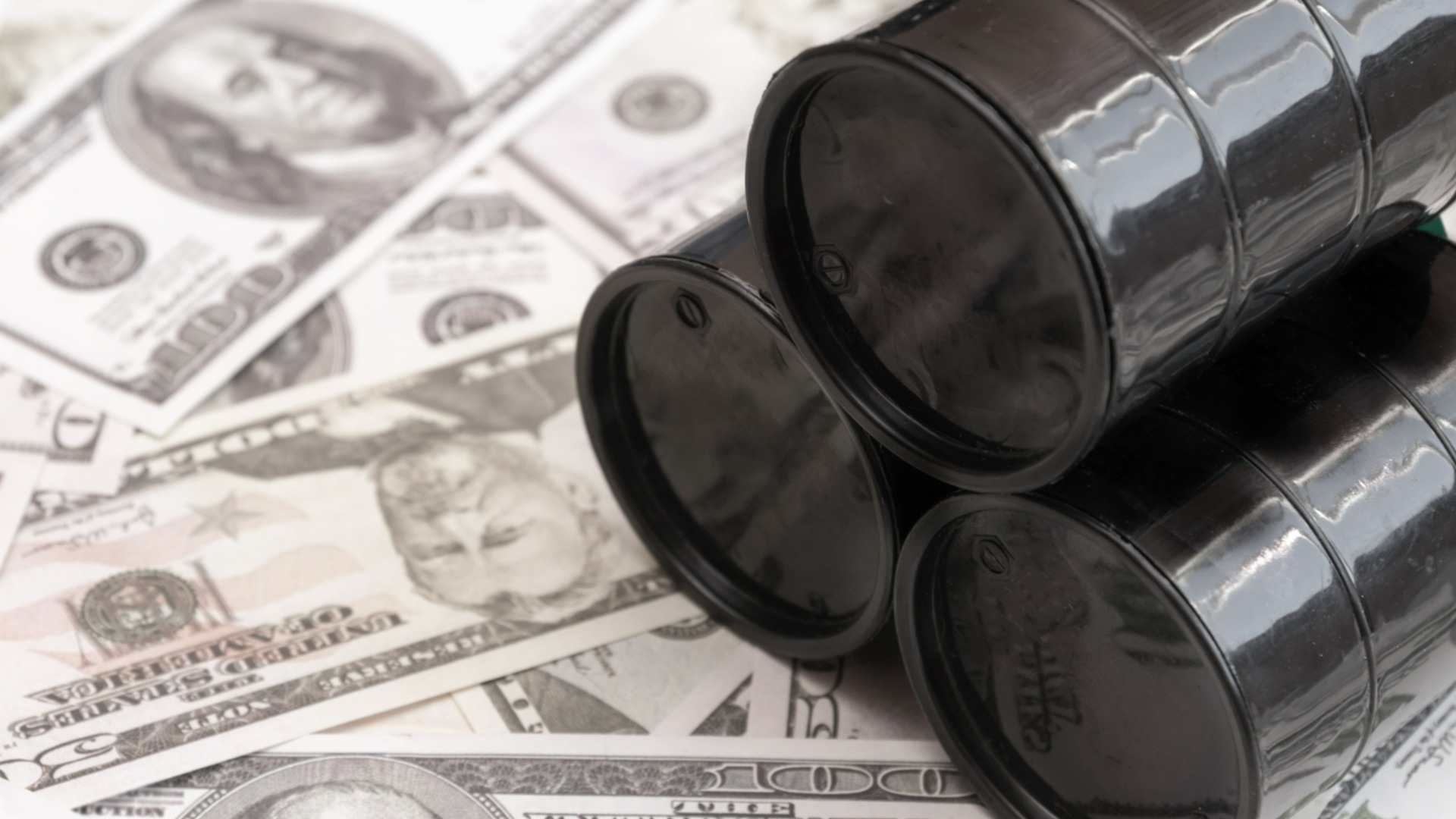 Голяма американска банка с неочаквана прогноза за цената на петрола