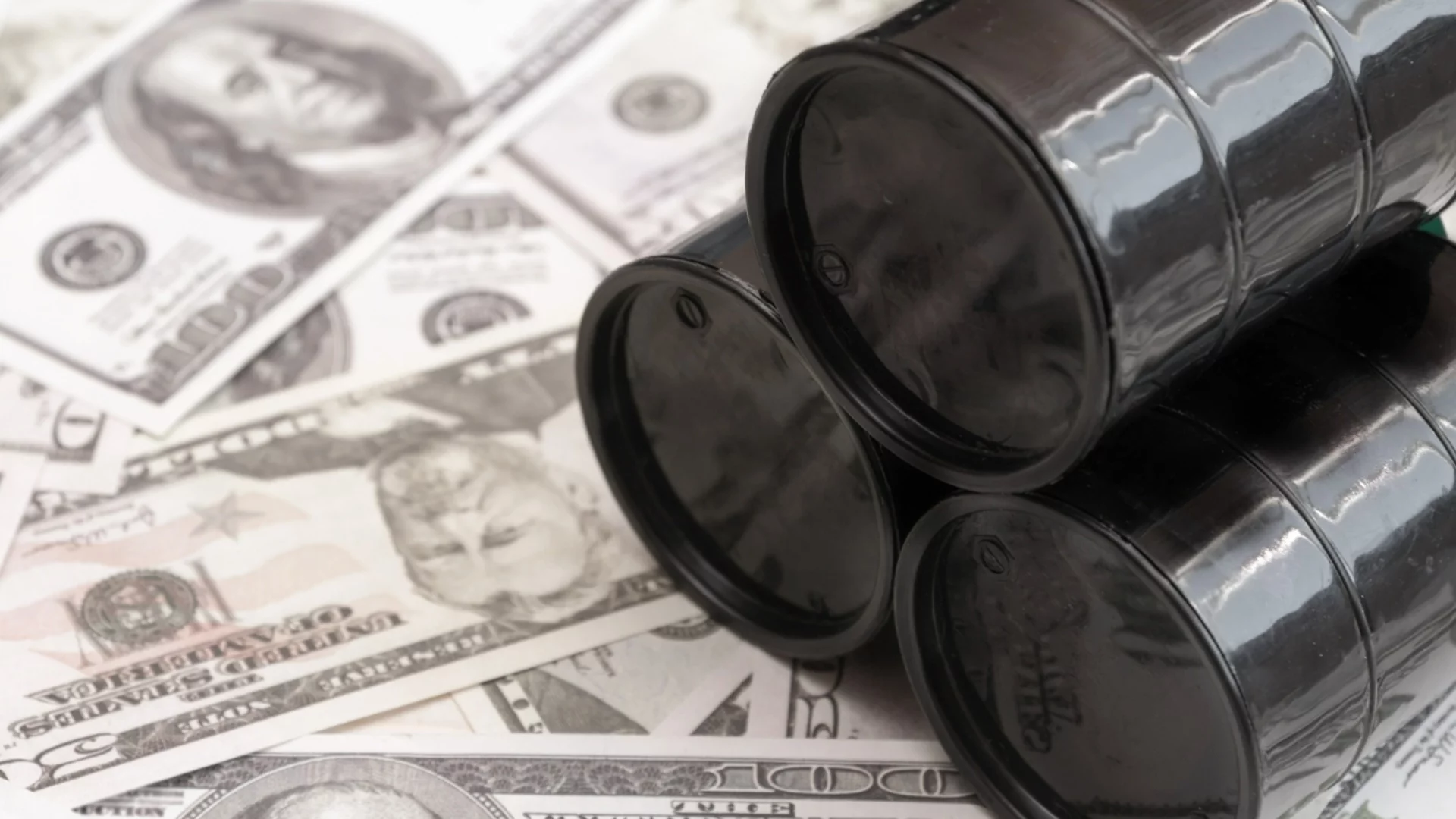 Голяма американска банка с неочаквана прогноза за цената на петрола