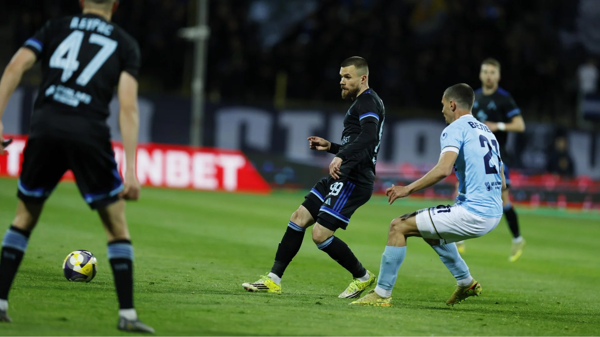 Левски не убеди срещу 10 от Арда, но взе своето и увеличи преднината си на върха в Първа лига