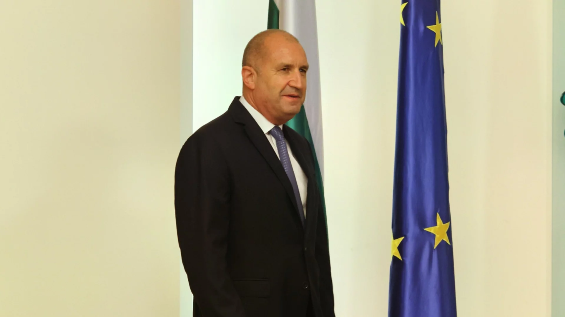 Румънски сценарий: Румен Радев трупа популярност в TikTok по модел на Кремъл