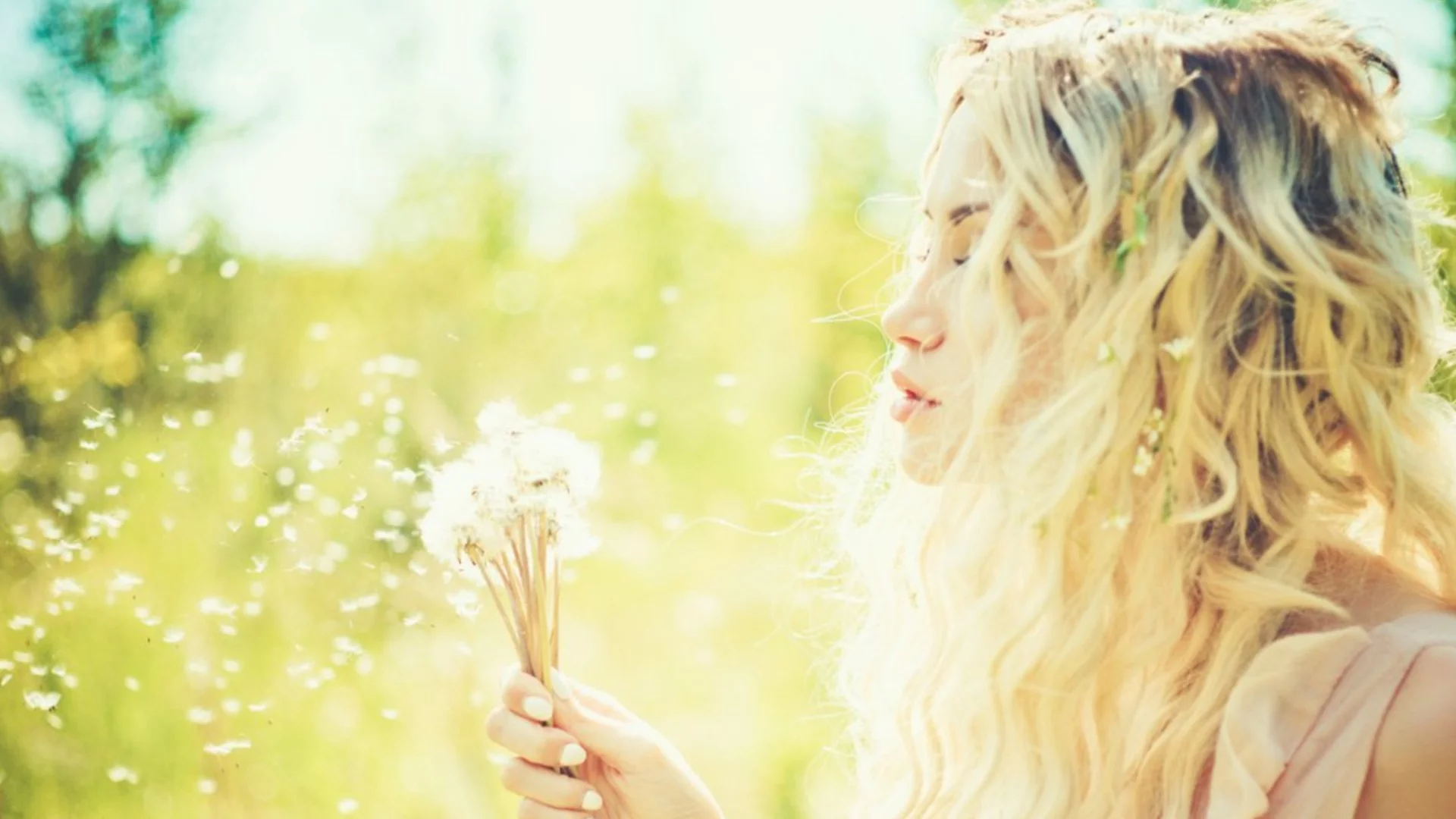 Хороскоп за днес, 13 април: Понеделник след Великден носи на Девите тихо възкресение, а на Овните дава криле за нова битка